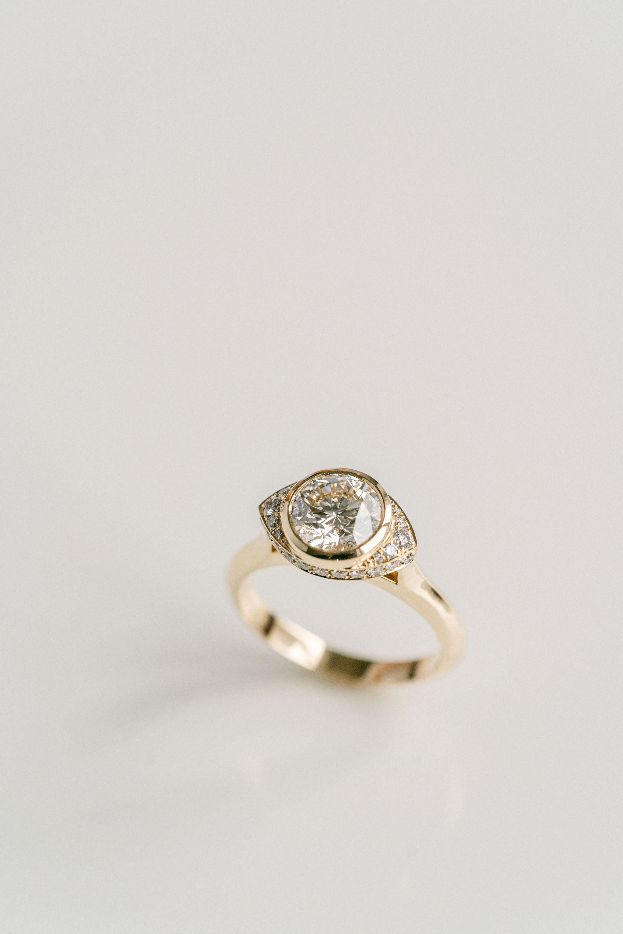 3.0 CT Elongated Cushion Solitaire Lab Grown Diamond Engagement Ringt