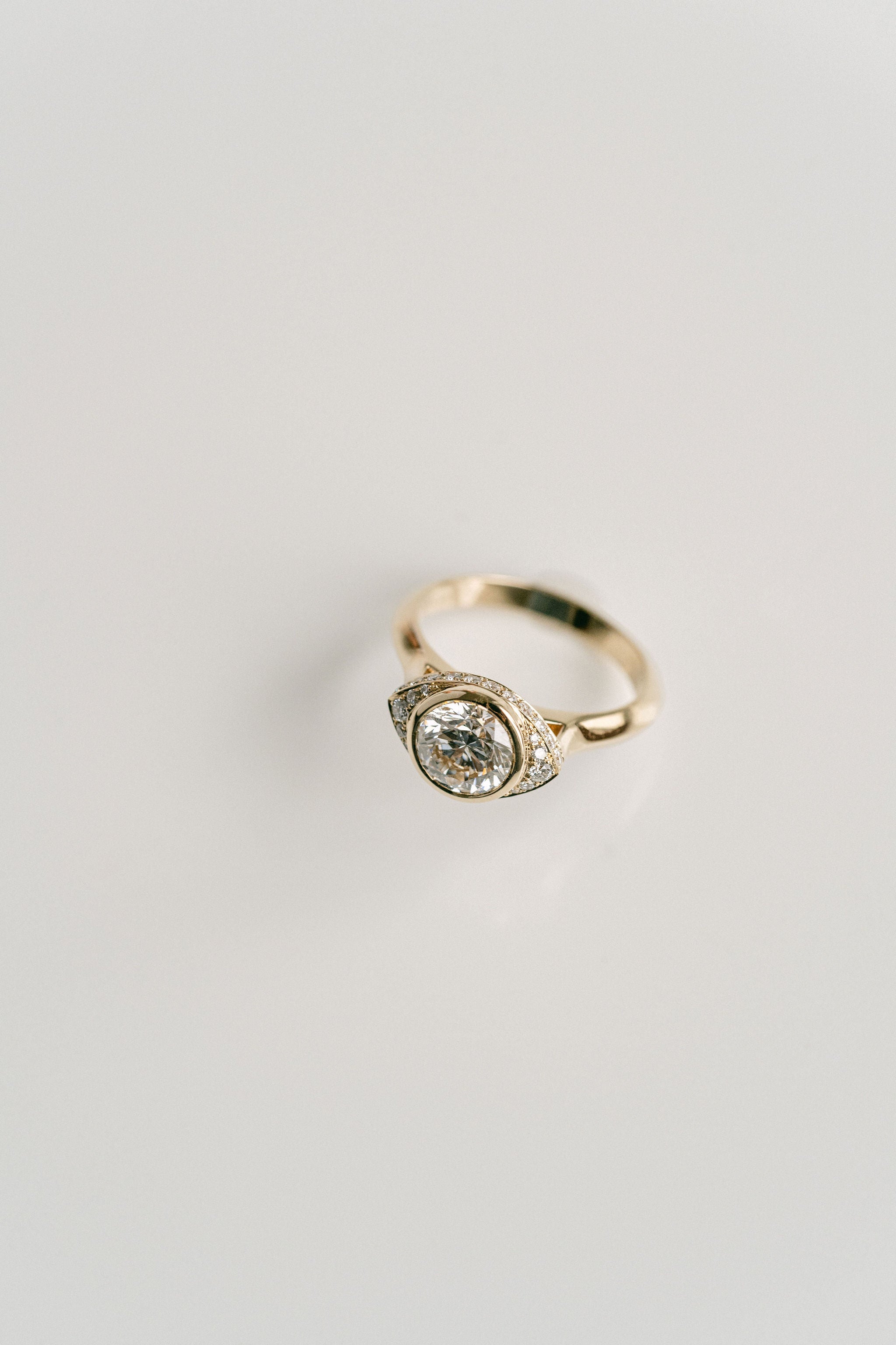 3.0 CT Elongated Cushion Solitaire Lab Grown Diamond Engagement Ringt