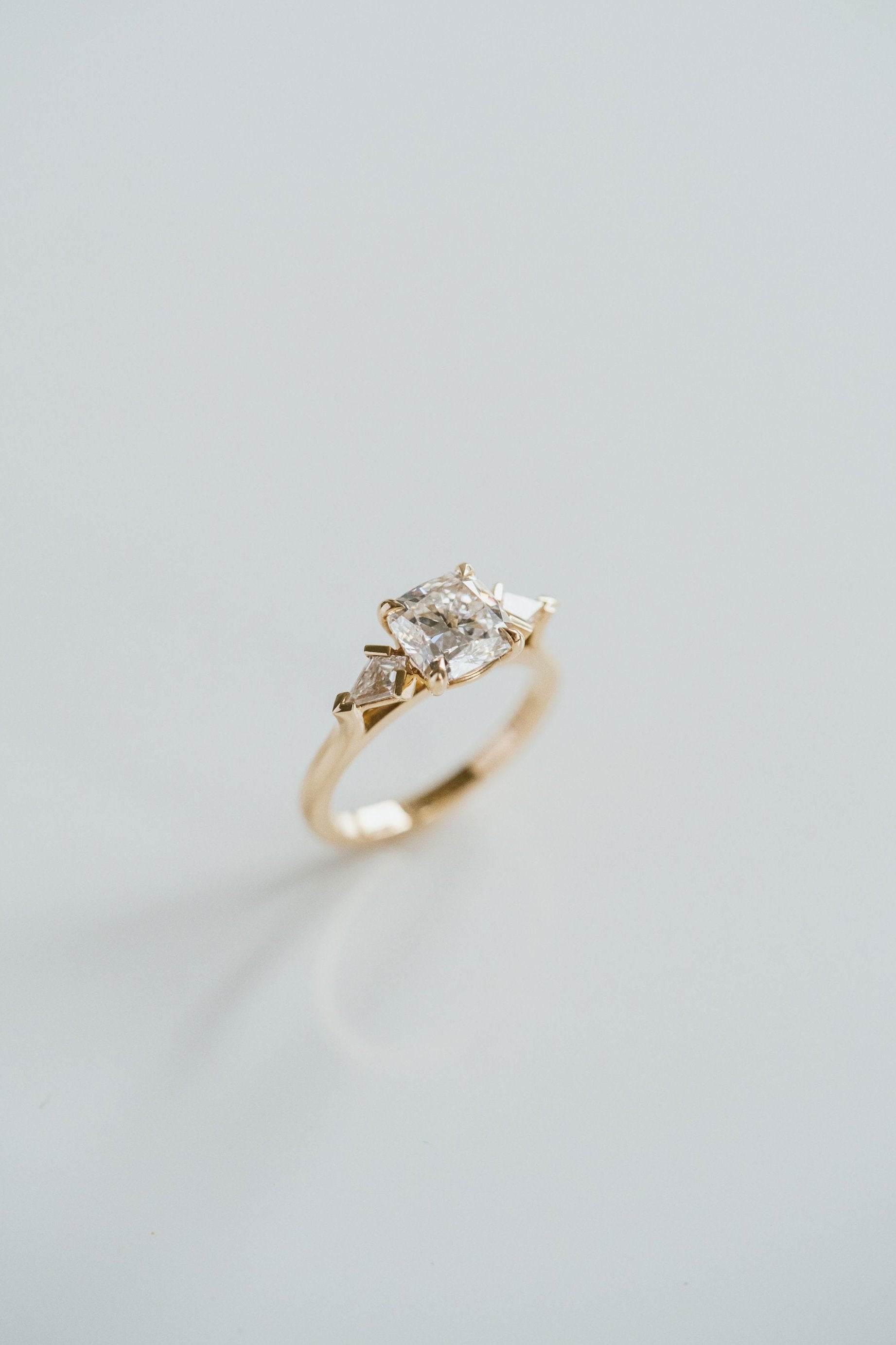 3.0 CT Elongated Cushion Solitaire Lab Grown Diamond Engagement Ringt