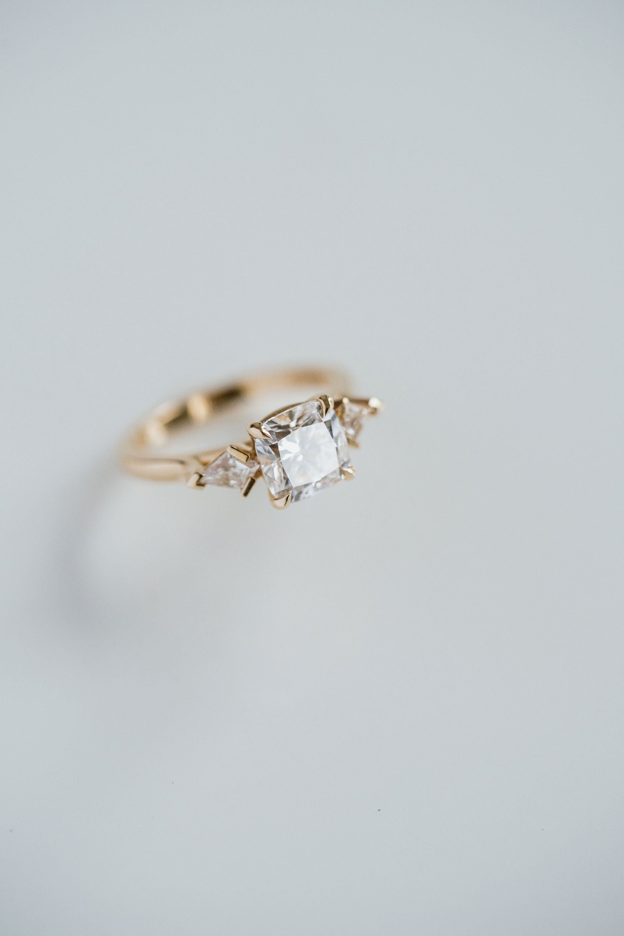 3.0 CT Elongated Cushion Solitaire Lab Grown Diamond Engagement Ringt