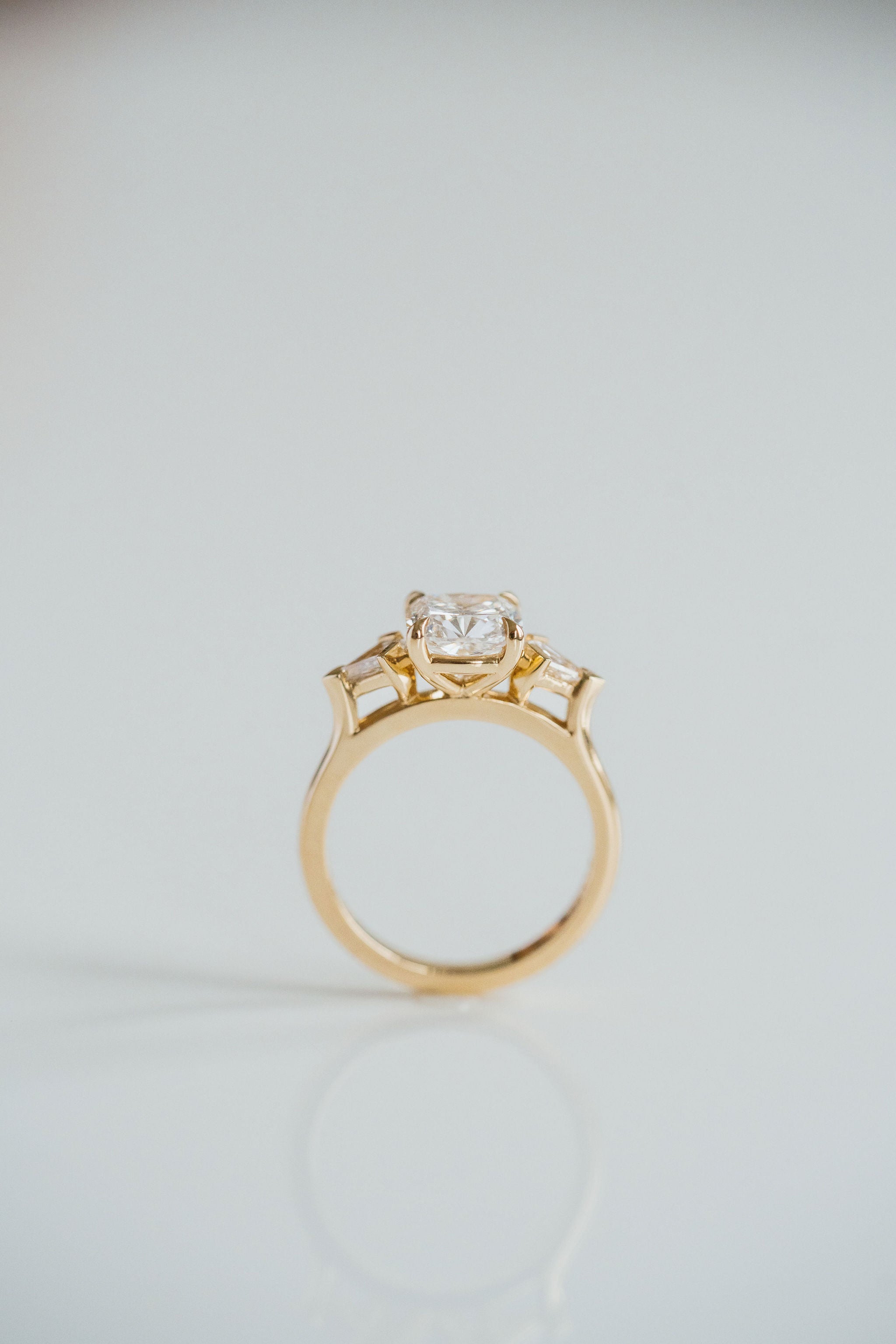 3.0 CT Elongated Cushion Solitaire Lab Grown Diamond Engagement Ringt