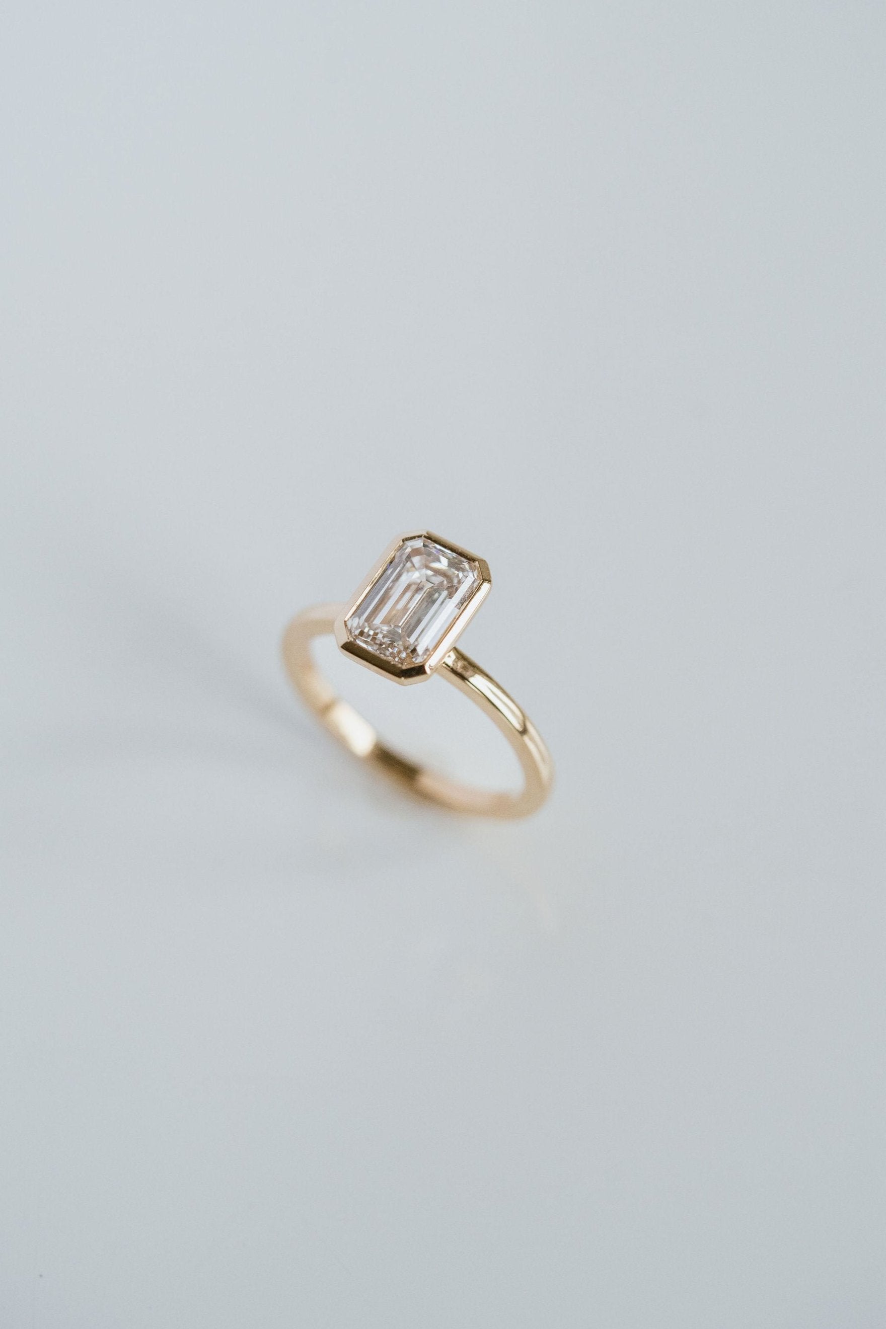 3.0 CT Elongated Cushion Solitaire Lab Grown Diamond Engagement Ringt