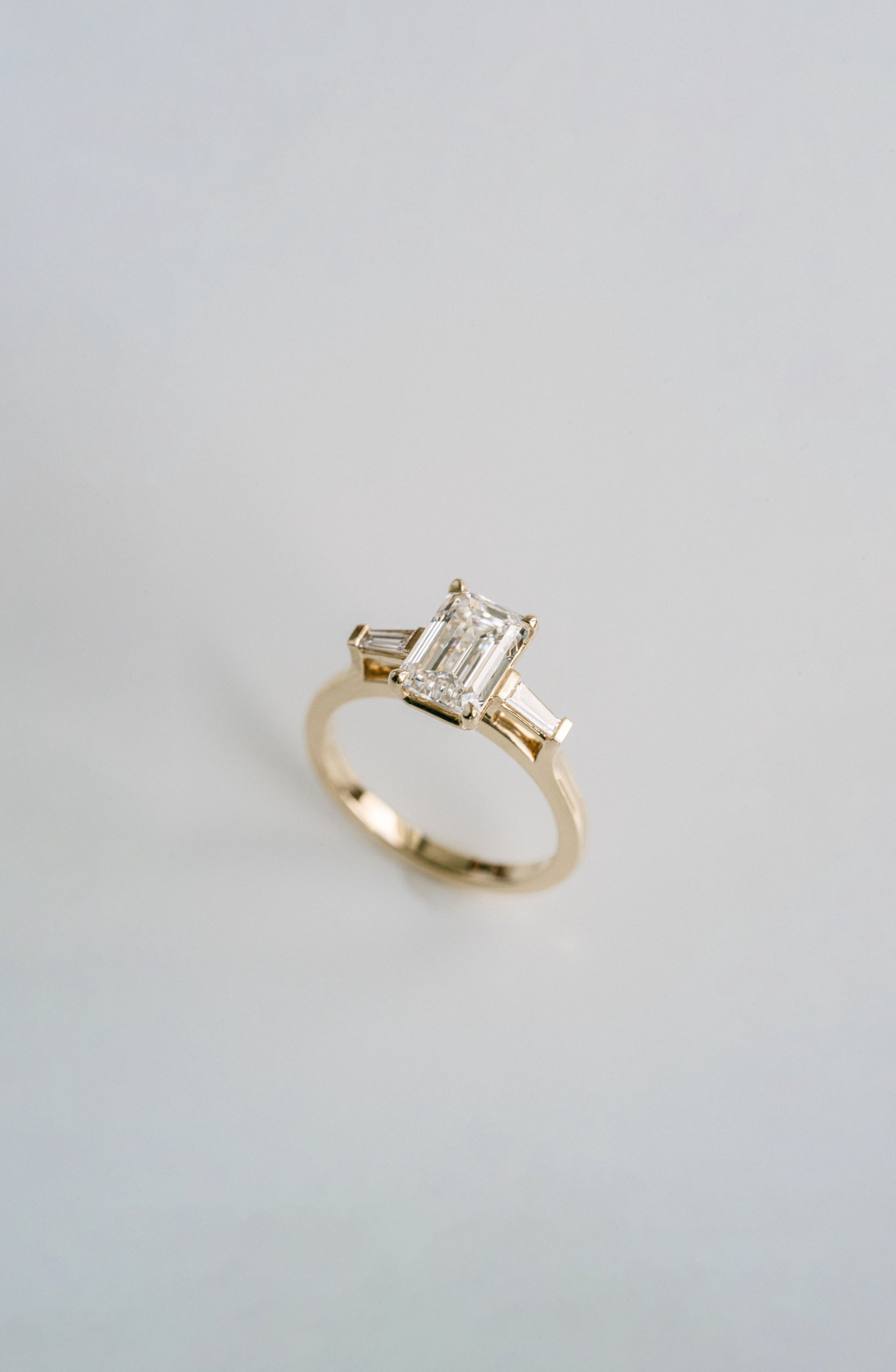 3.0 CT Elongated Cushion Solitaire Lab Grown Diamond Engagement Ringt