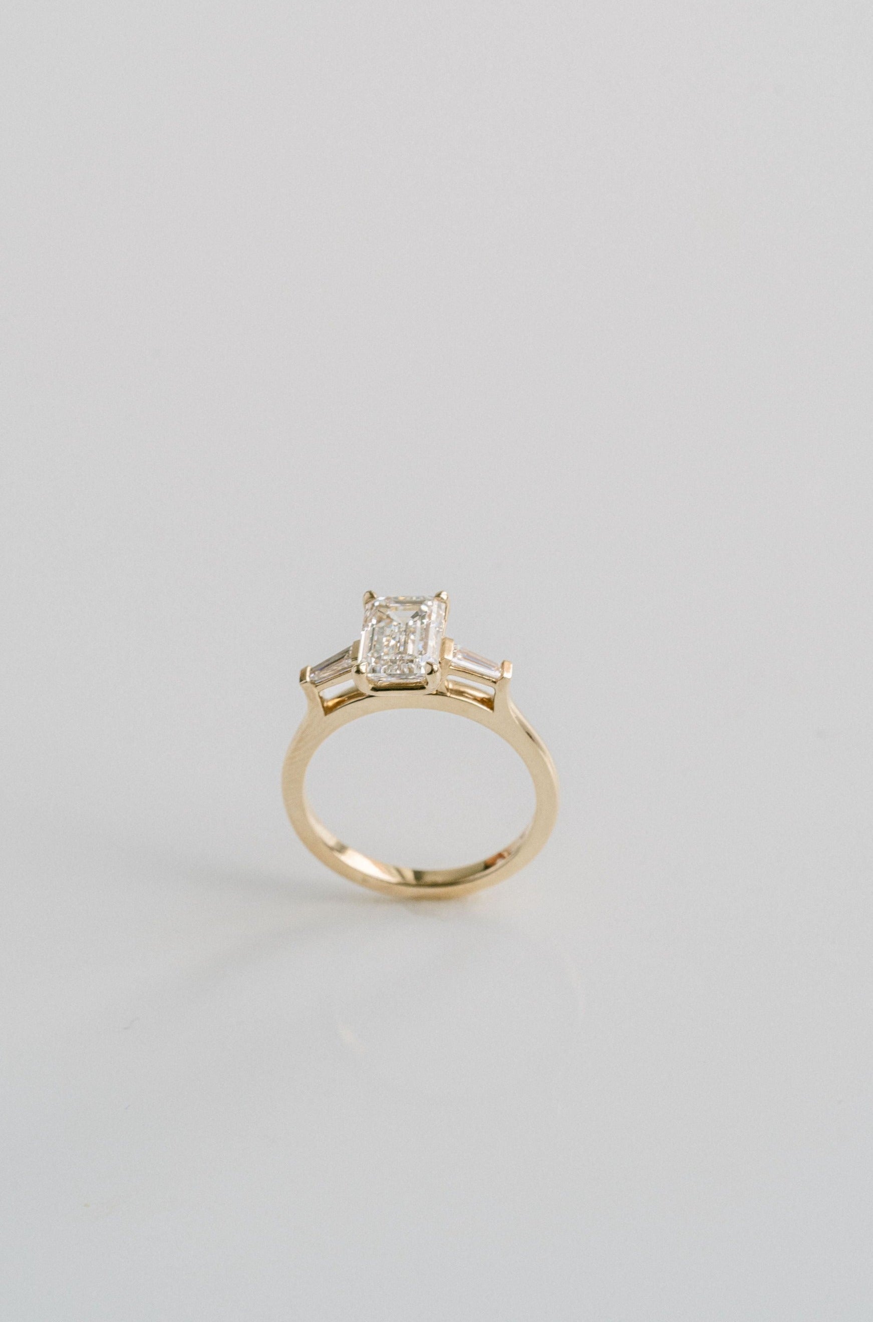 3.0 CT Elongated Cushion Solitaire Lab Grown Diamond Engagement Ringt