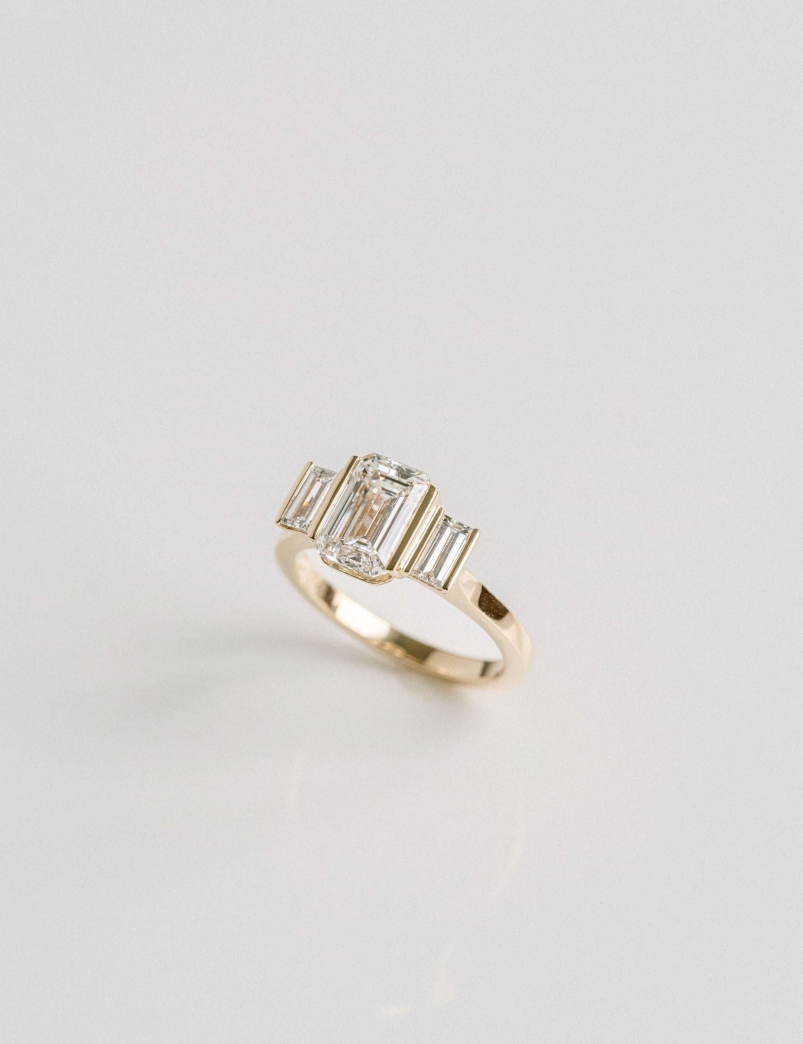 3.0 CT Elongated Cushion Solitaire Lab Grown Diamond Engagement Ringt