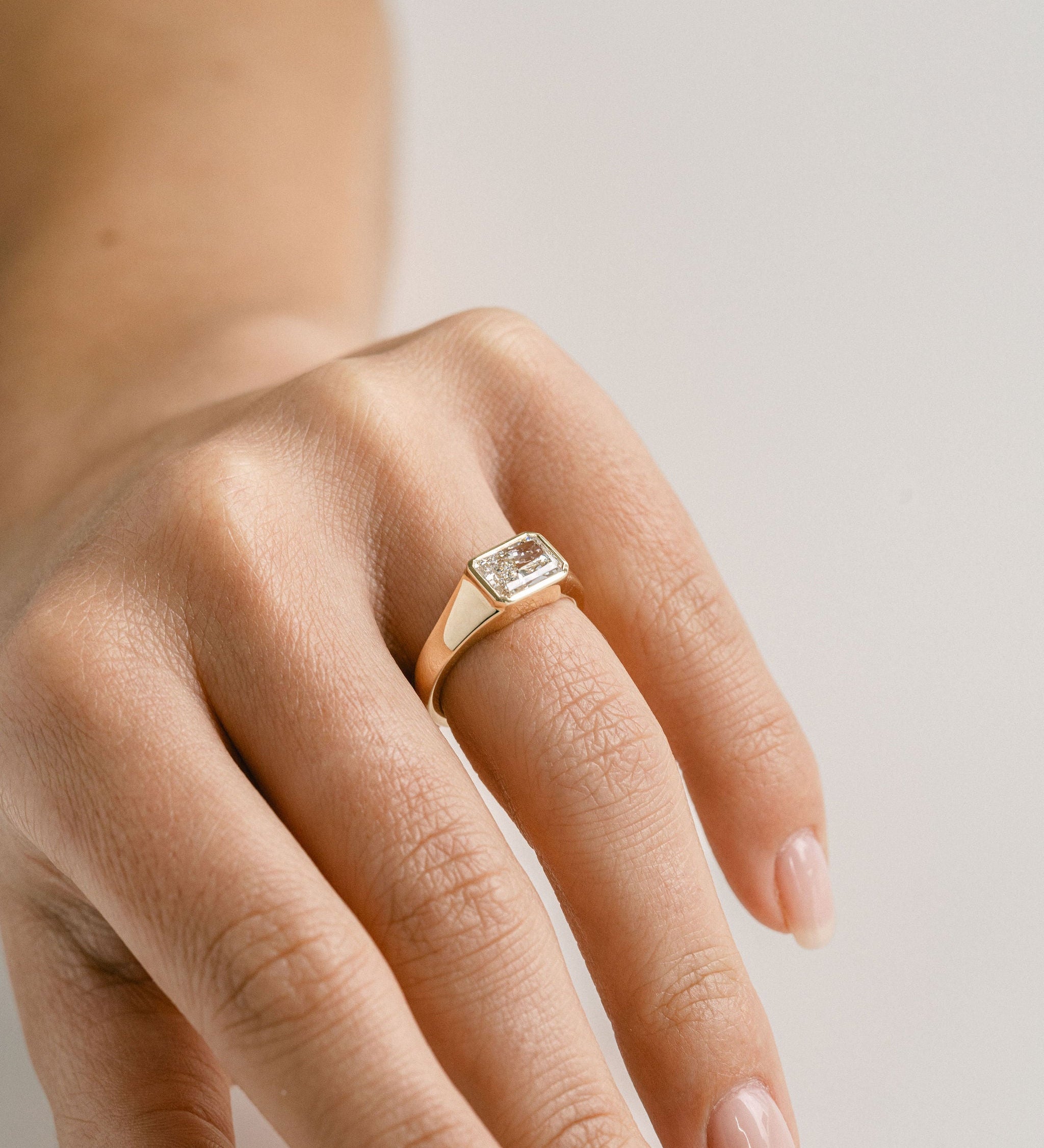3.0 CT Elongated Cushion Solitaire Lab Grown Diamond Engagement Ringt