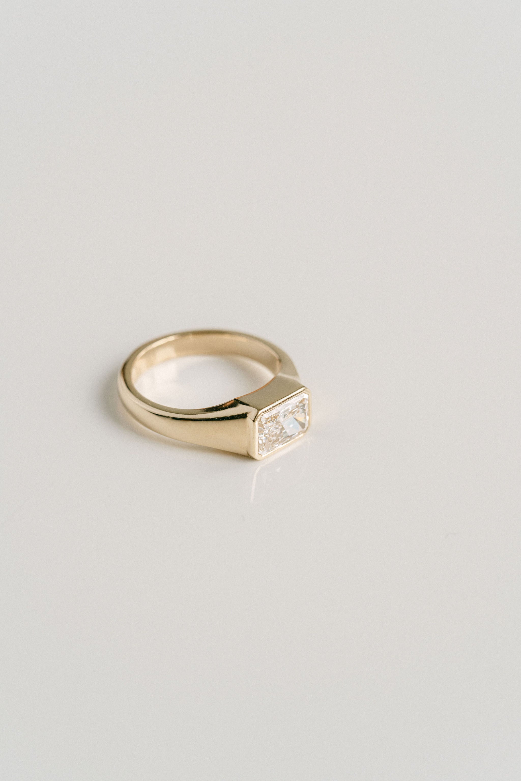 3.0 CT Elongated Cushion Solitaire Lab Grown Diamond Engagement Ringt