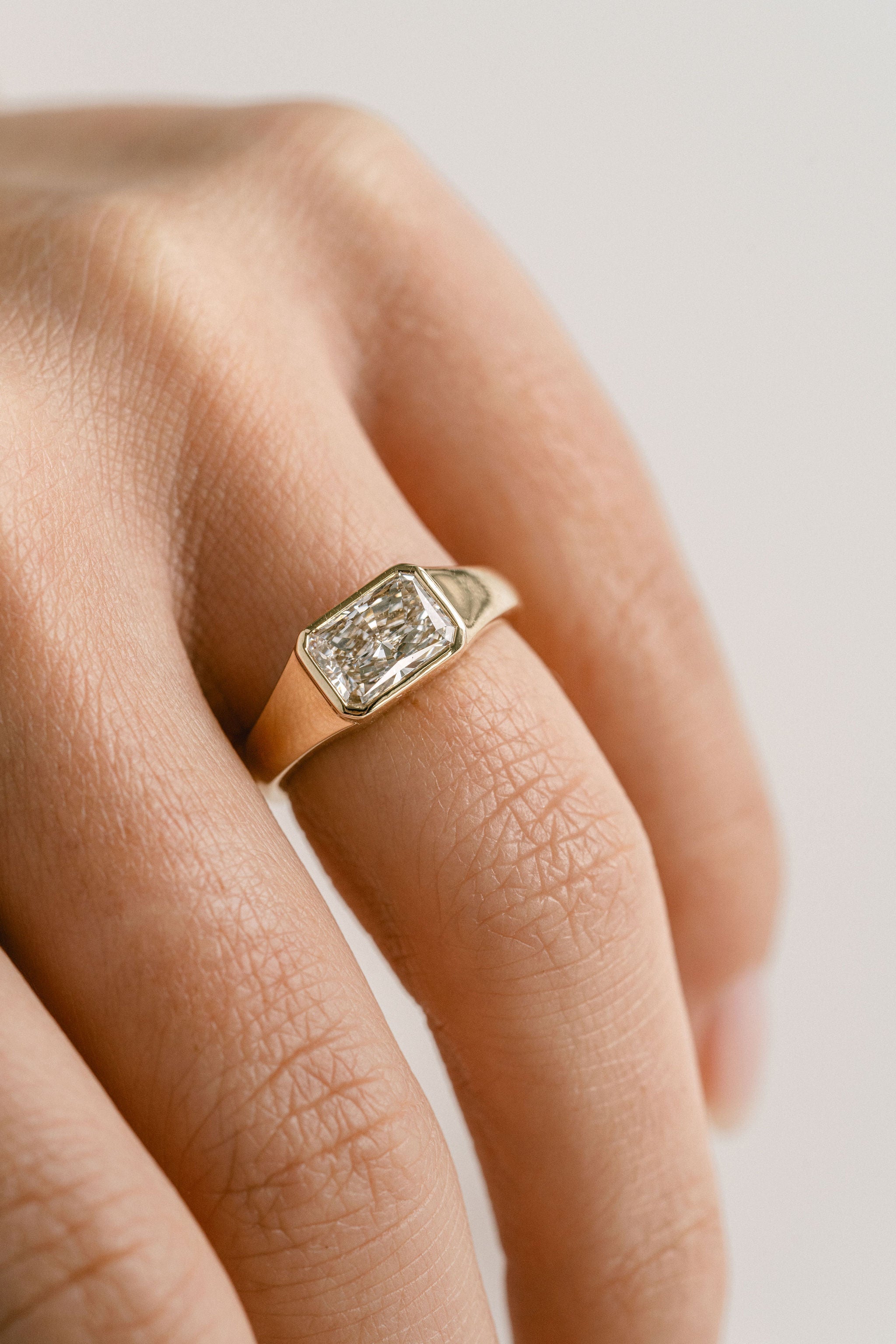 3.0 CT Elongated Cushion Solitaire Lab Grown Diamond Engagement Ringt
