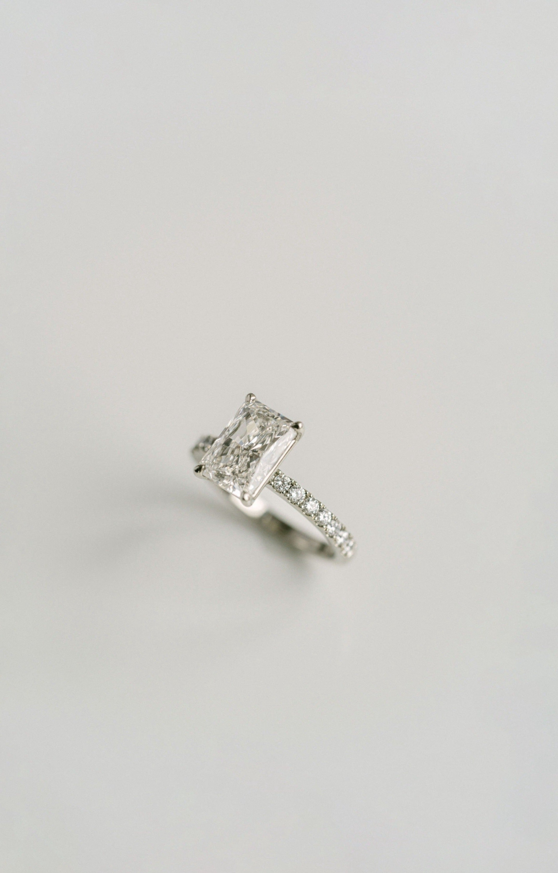 3.0 CT Elongated Cushion Solitaire Lab Grown Diamond Engagement Ringt