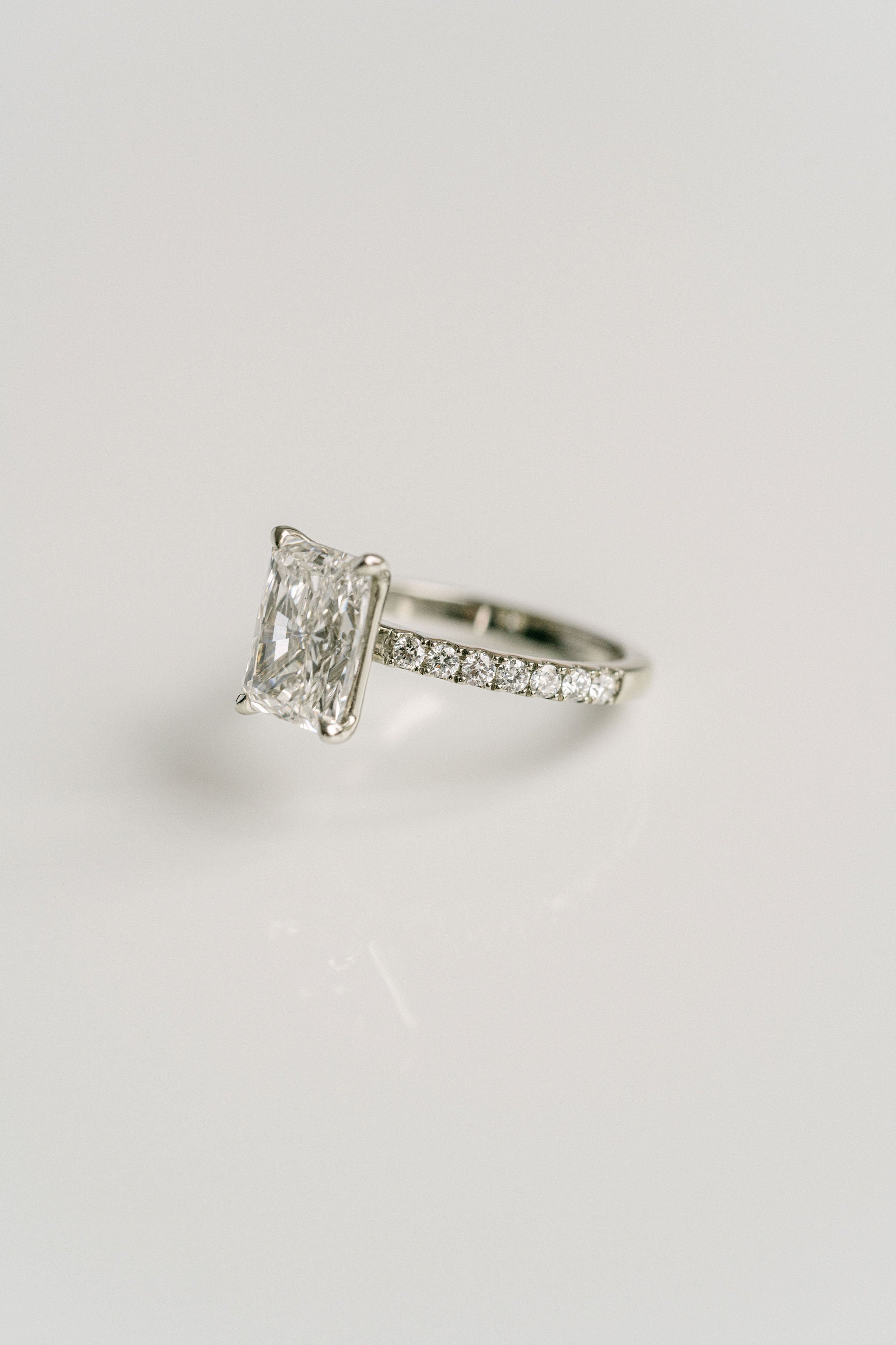 3.0 CT Elongated Cushion Solitaire Lab Grown Diamond Engagement Ringt