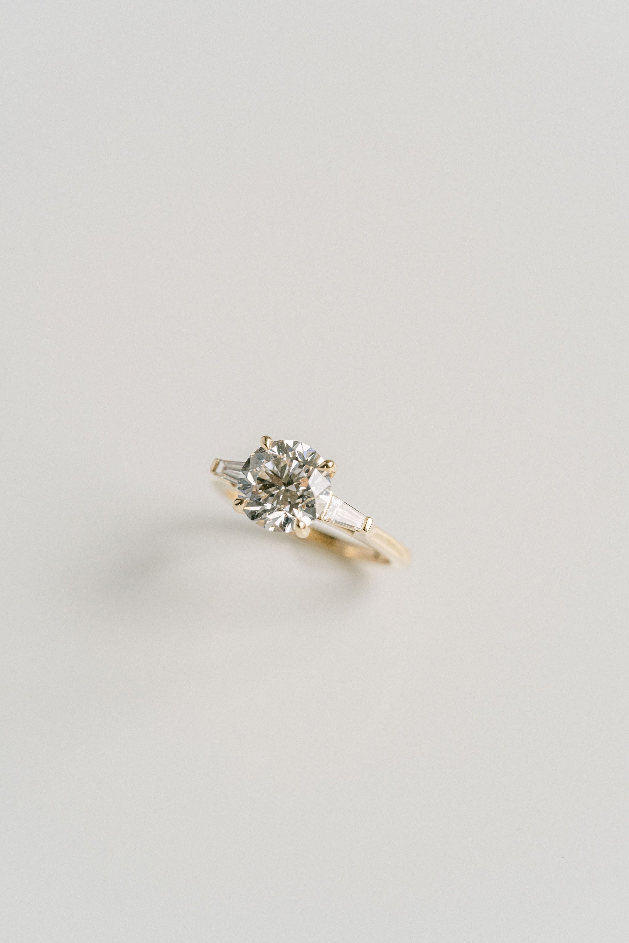 3.0 CT Elongated Cushion Solitaire Lab Grown Diamond Engagement Ringt