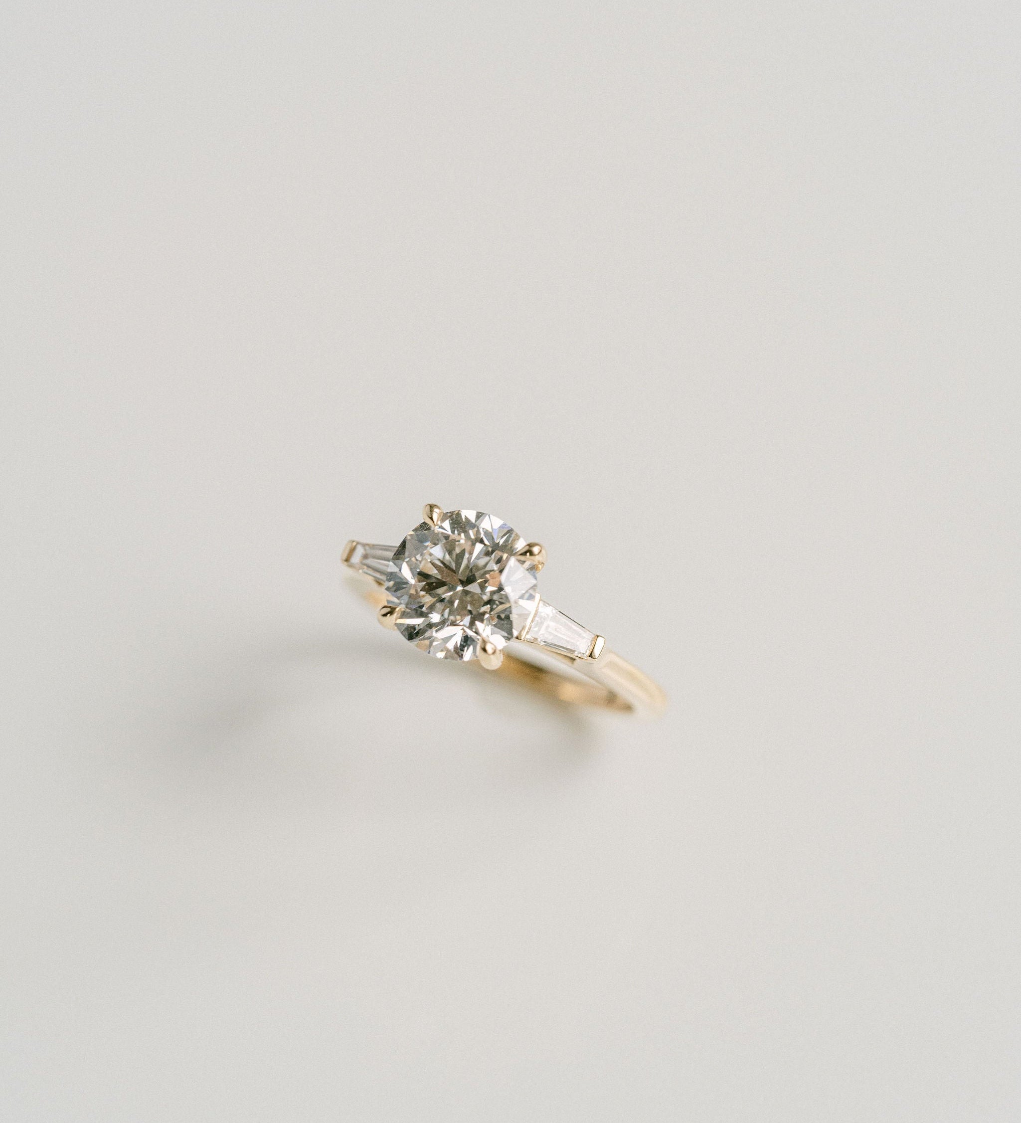 3.0 CT Elongated Cushion Solitaire Lab Grown Diamond Engagement Ringt