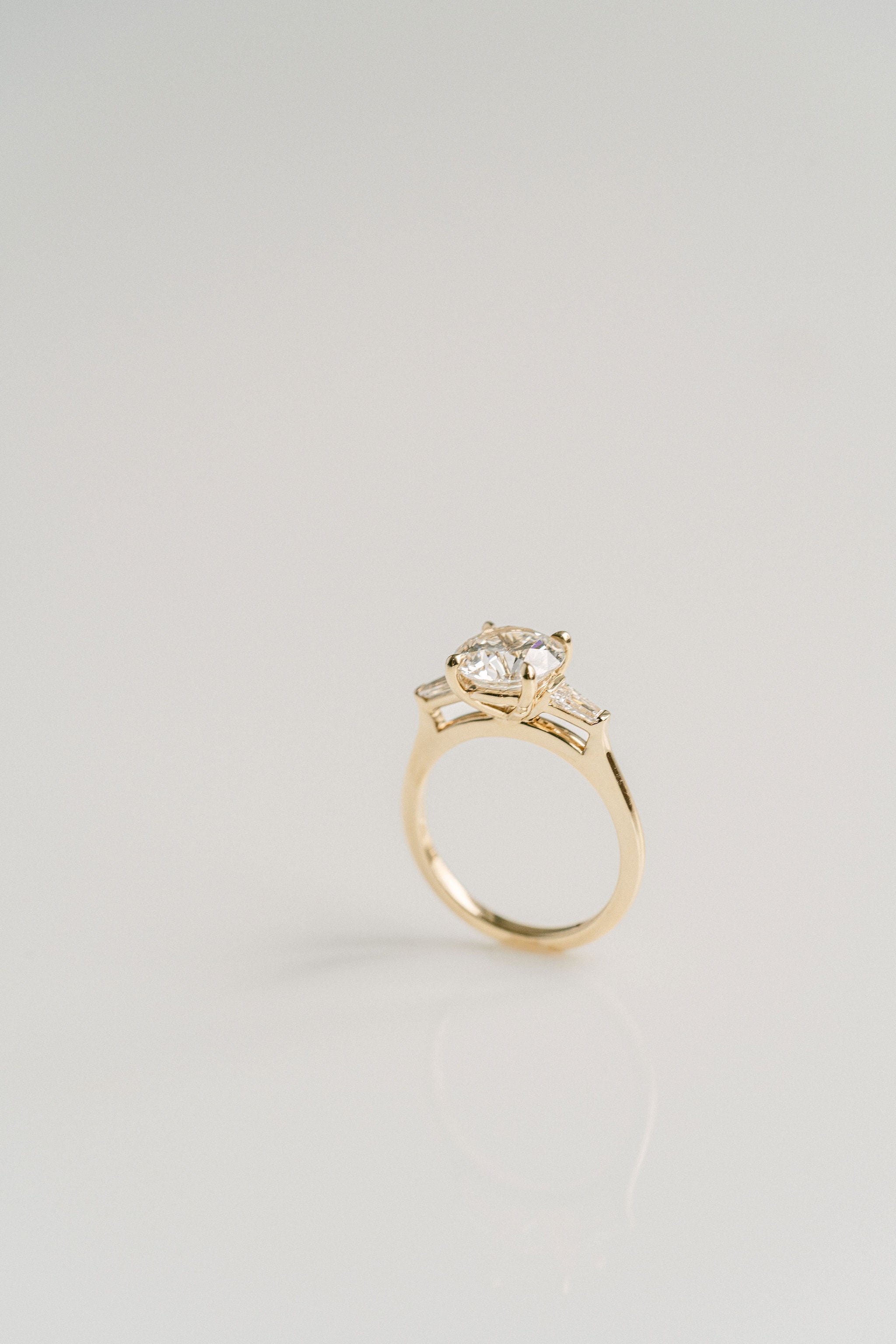 3.0 CT Elongated Cushion Solitaire Lab Grown Diamond Engagement Ringt