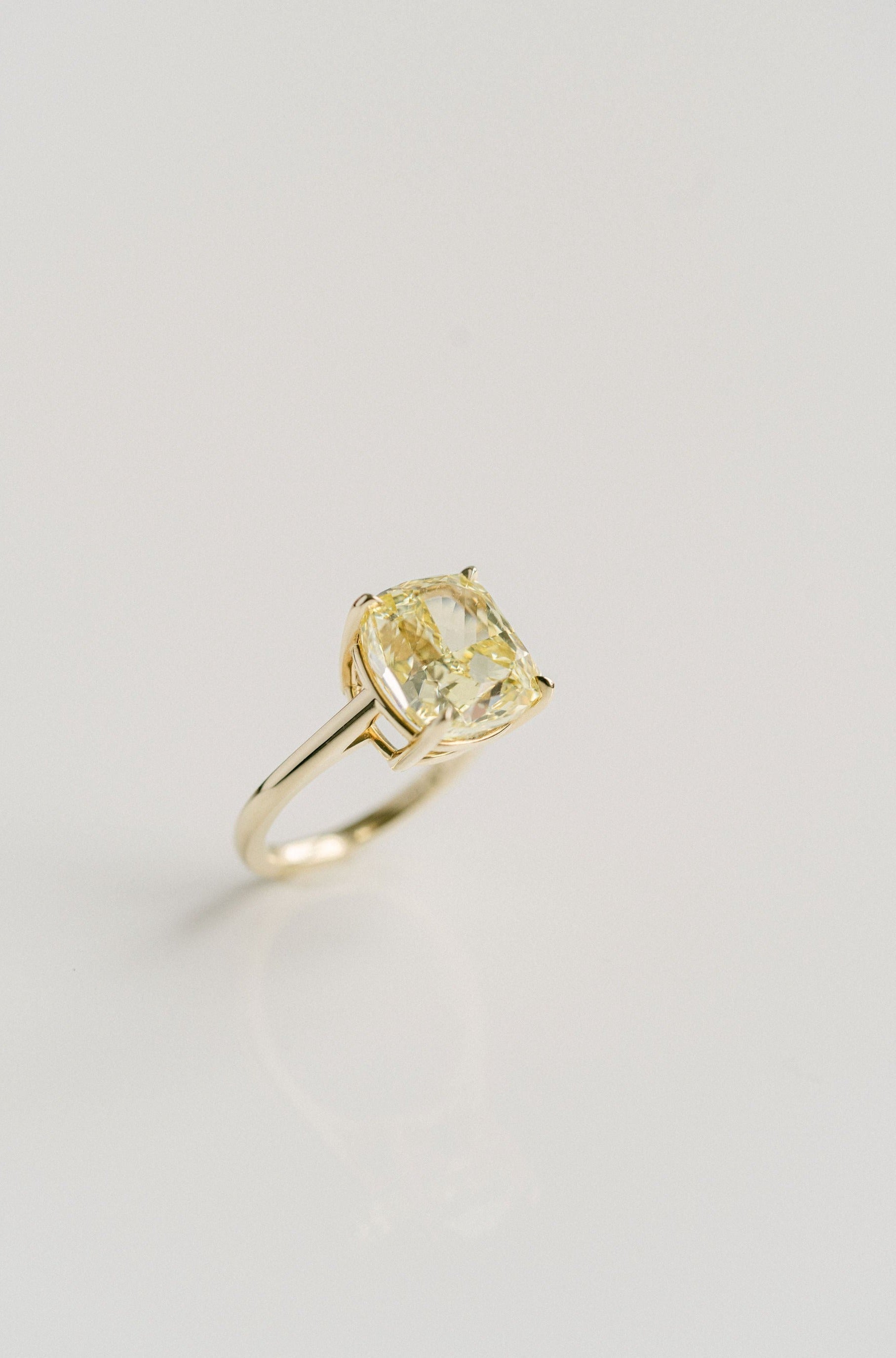 3.0 CT Elongated Cushion Solitaire Lab Grown Diamond Engagement Ringt