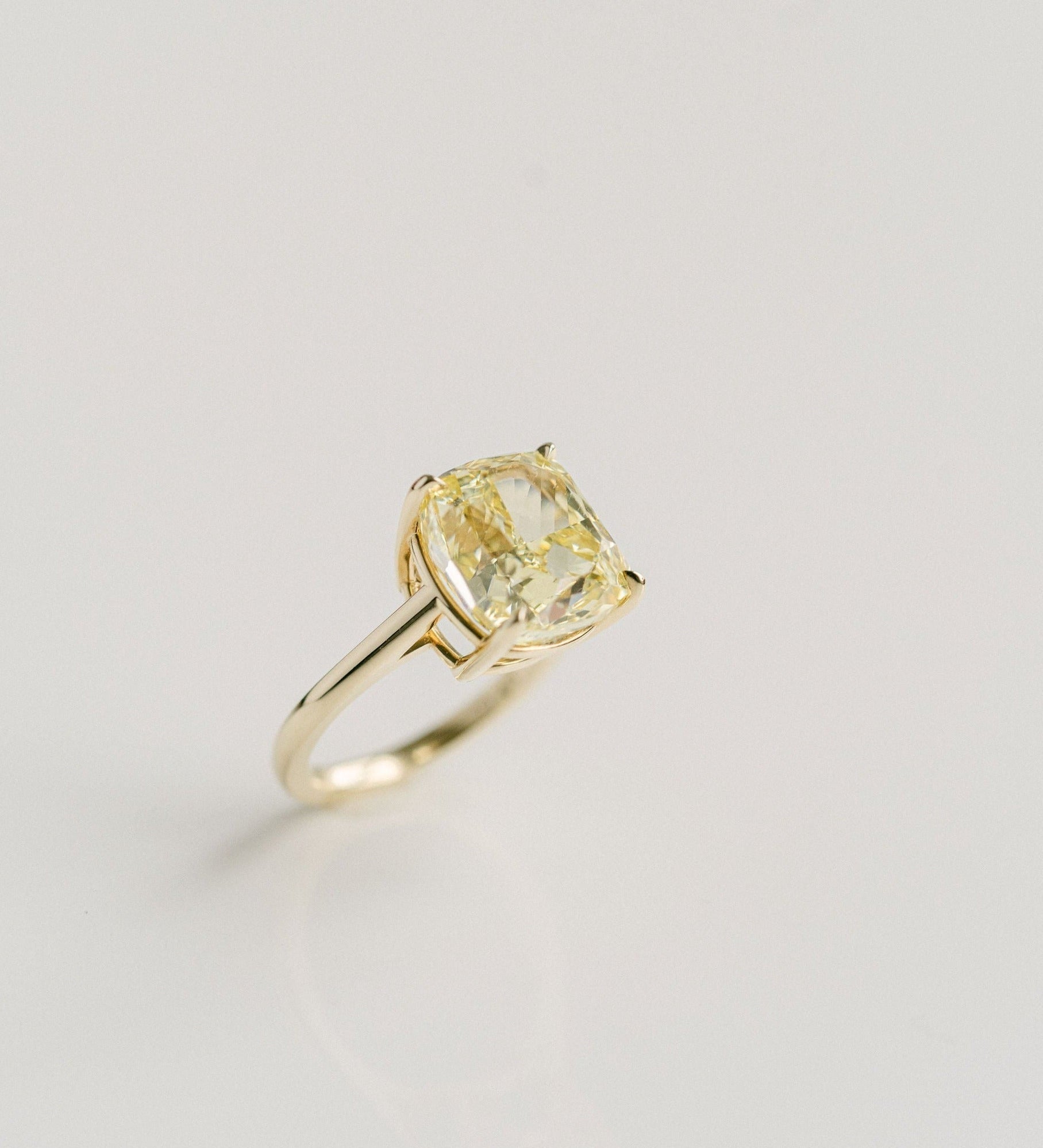 3.0 CT Elongated Cushion Solitaire Lab Grown Diamond Engagement Ringt