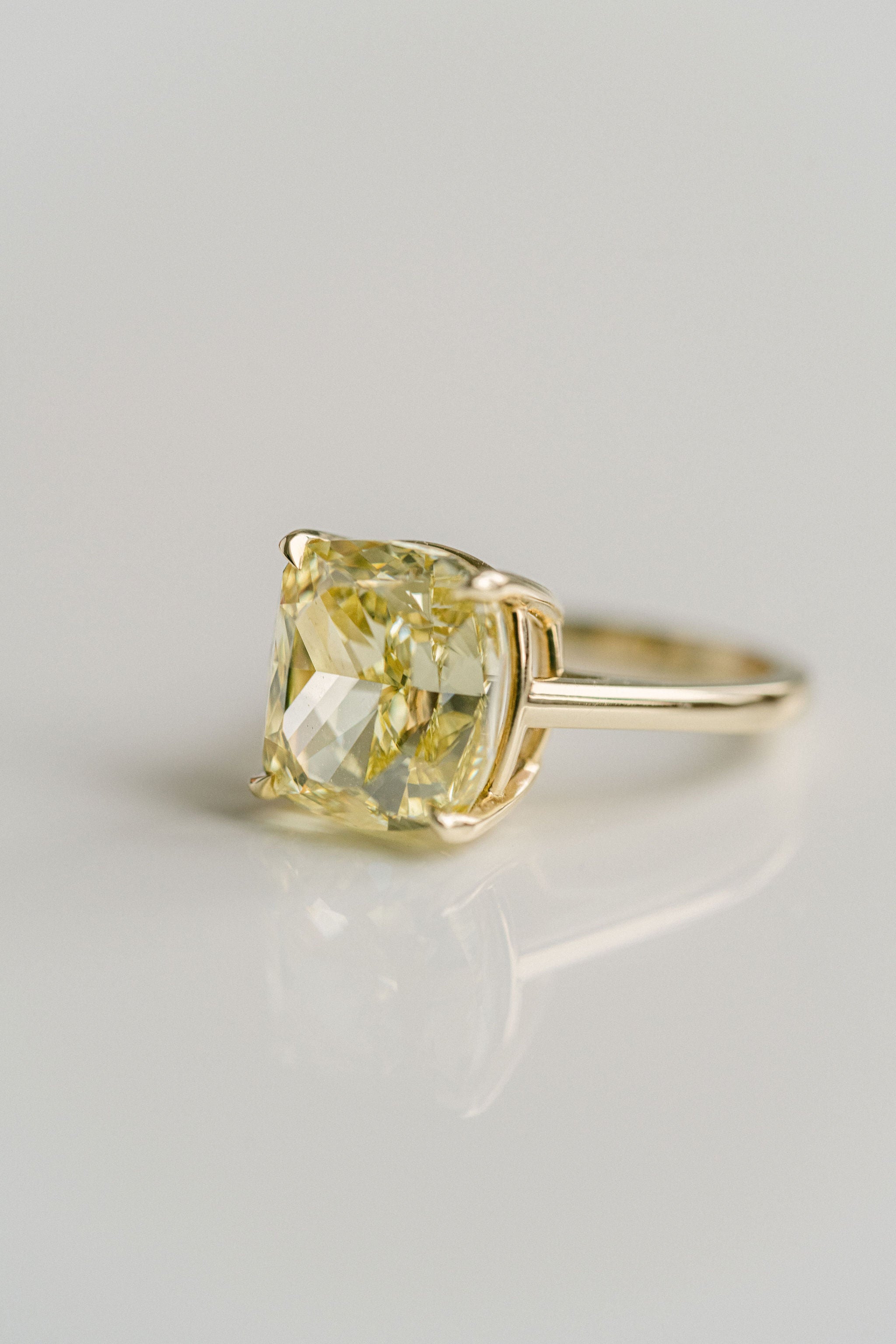 3.0 CT Elongated Cushion Solitaire Lab Grown Diamond Engagement Ringt