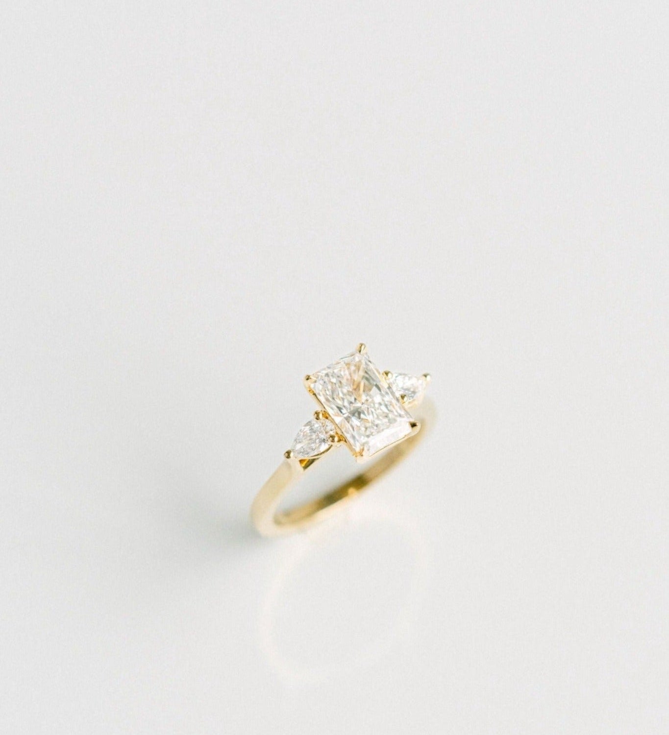 3.0 CT Elongated Cushion Solitaire Lab Grown Diamond Engagement Ringt