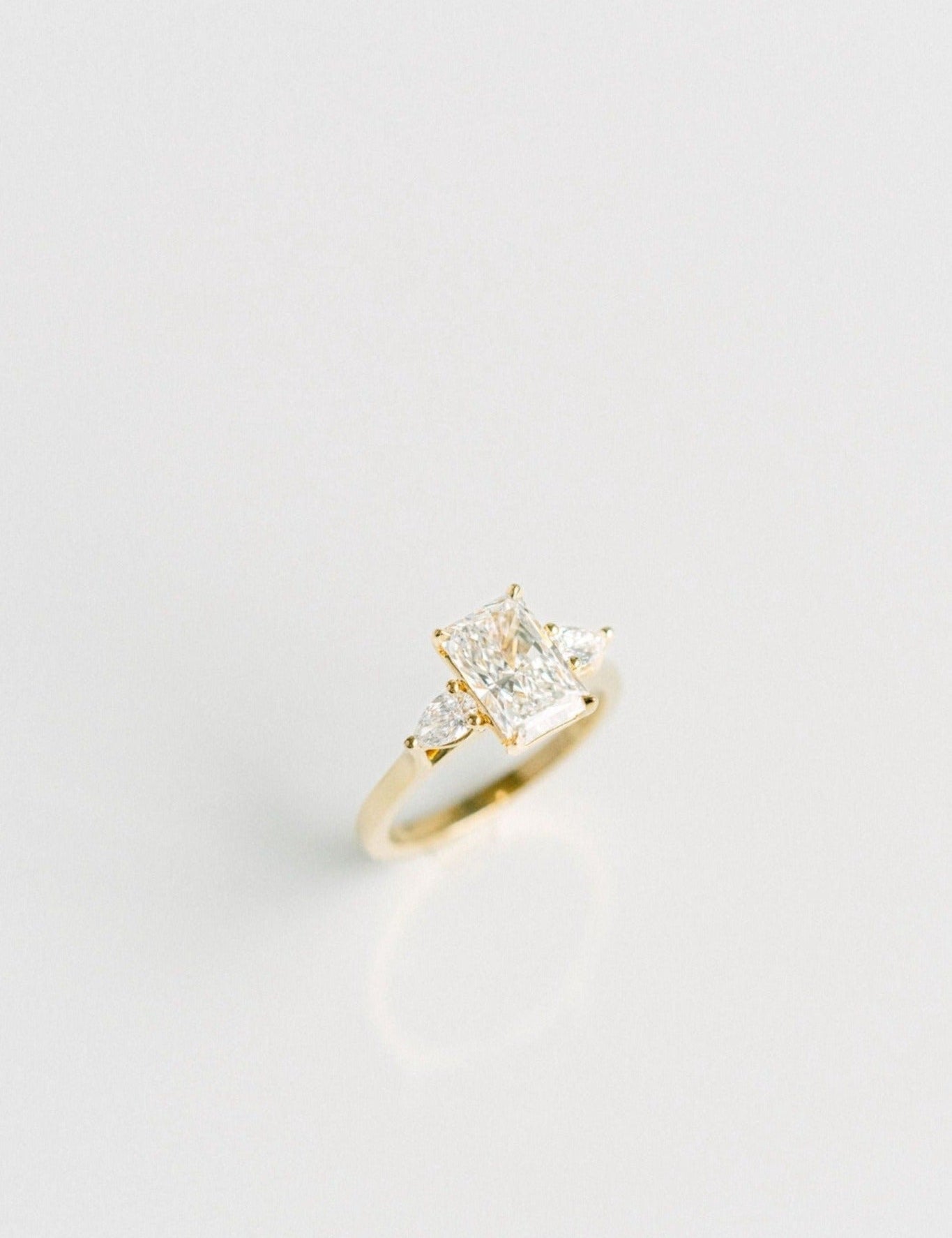 3.0 CT Elongated Cushion Solitaire Lab Grown Diamond Engagement Ringt