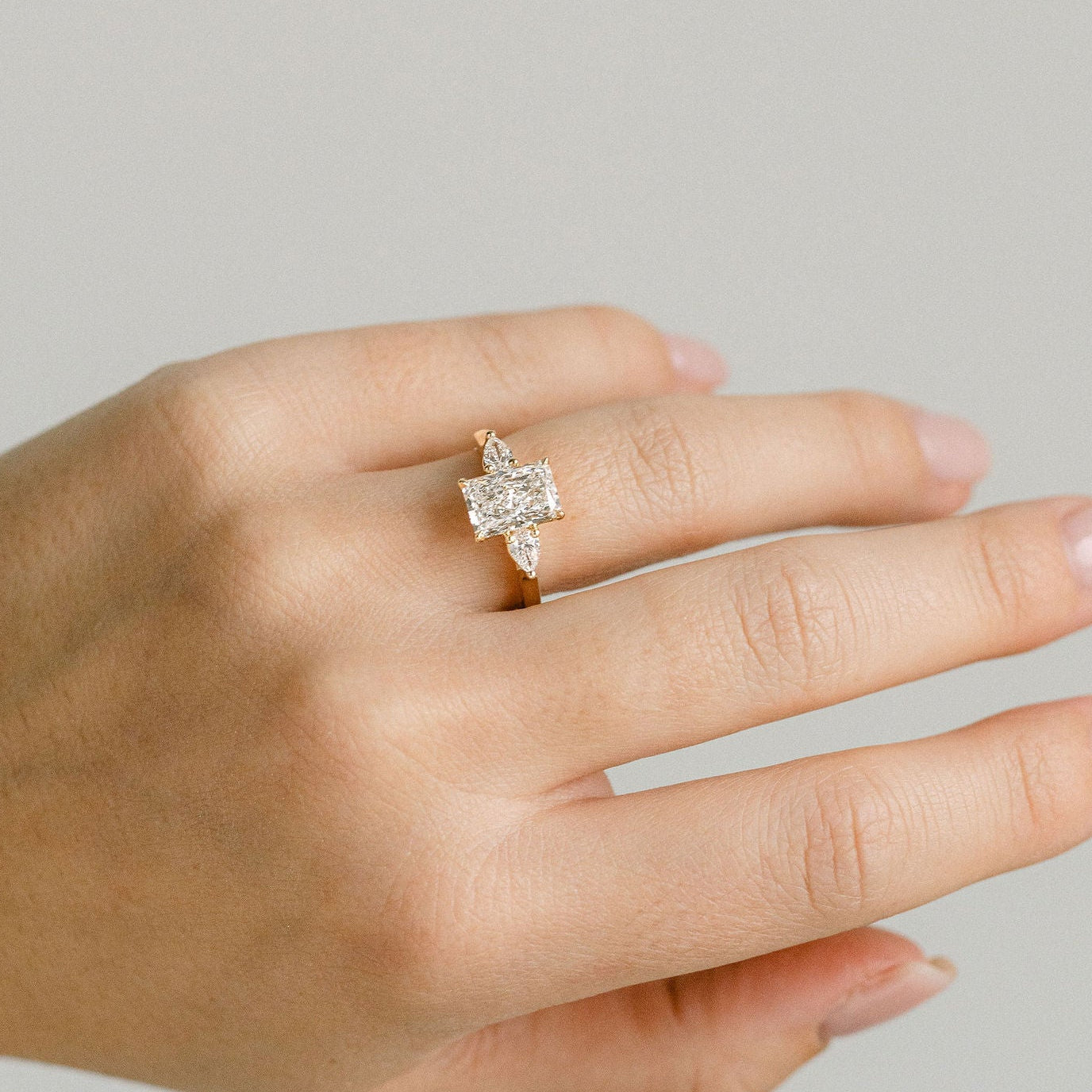 3.0 CT Elongated Cushion Solitaire Lab Grown Diamond Engagement Ringt