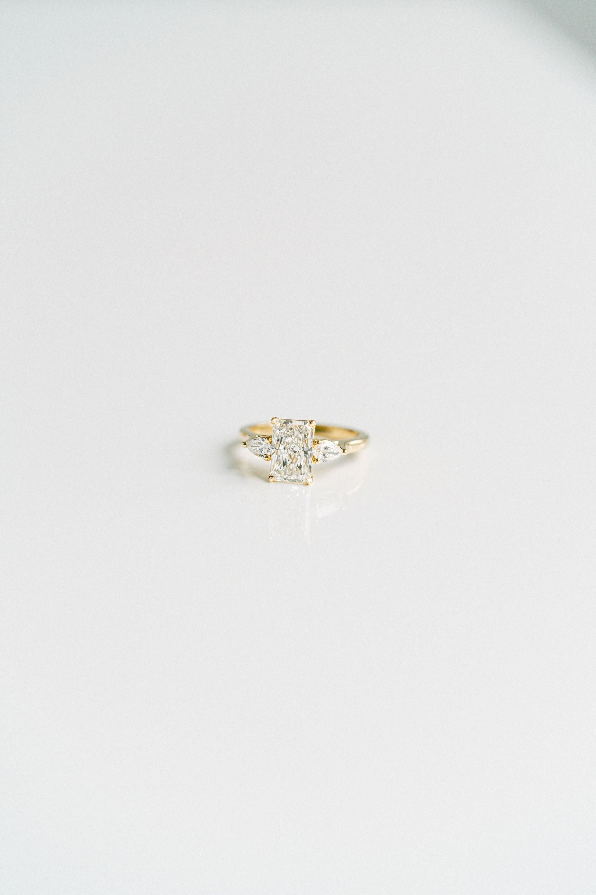 3.0 CT Elongated Cushion Solitaire Lab Grown Diamond Engagement Ringt