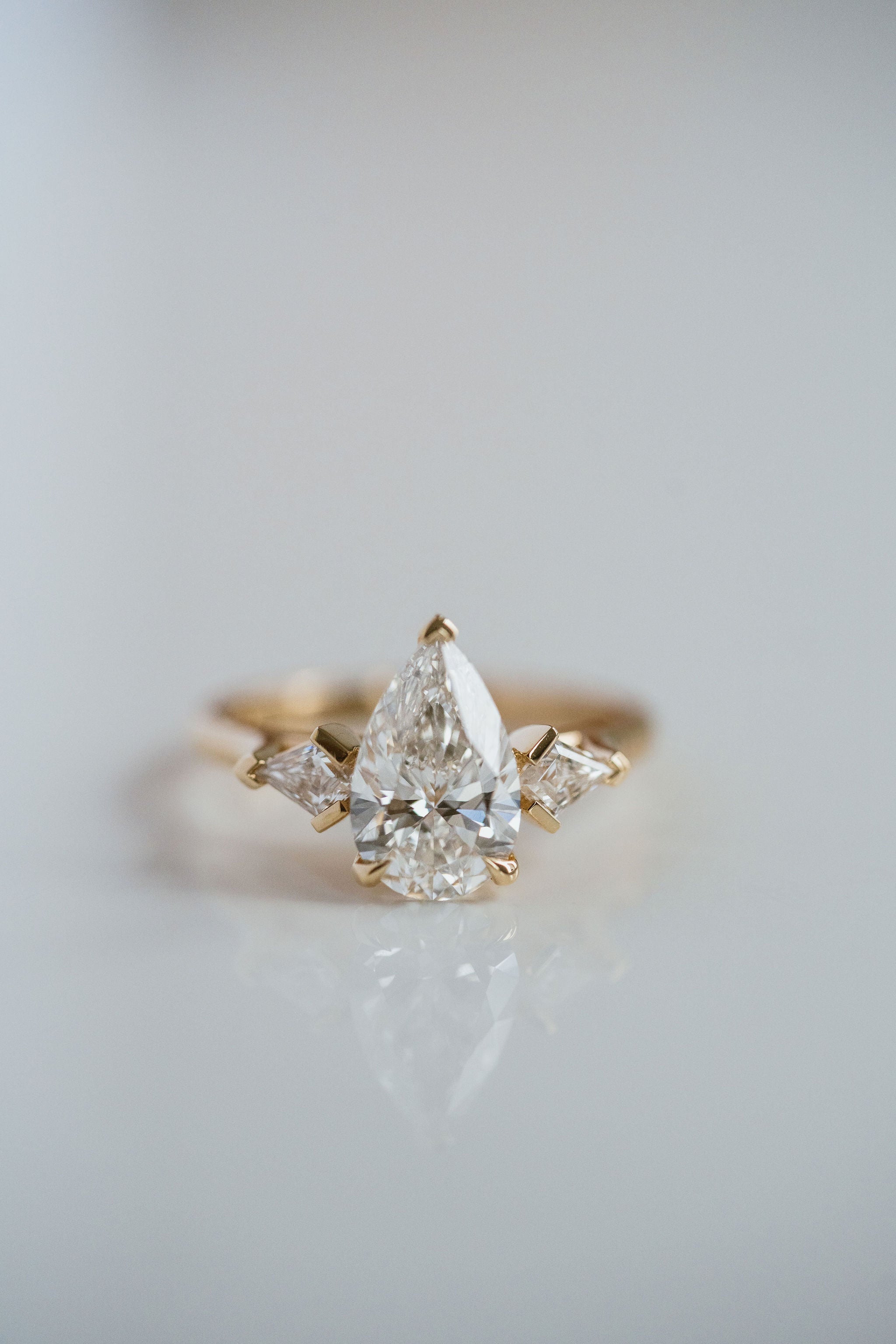3.0 CT Elongated Cushion Solitaire Lab Grown Diamond Engagement Ringt