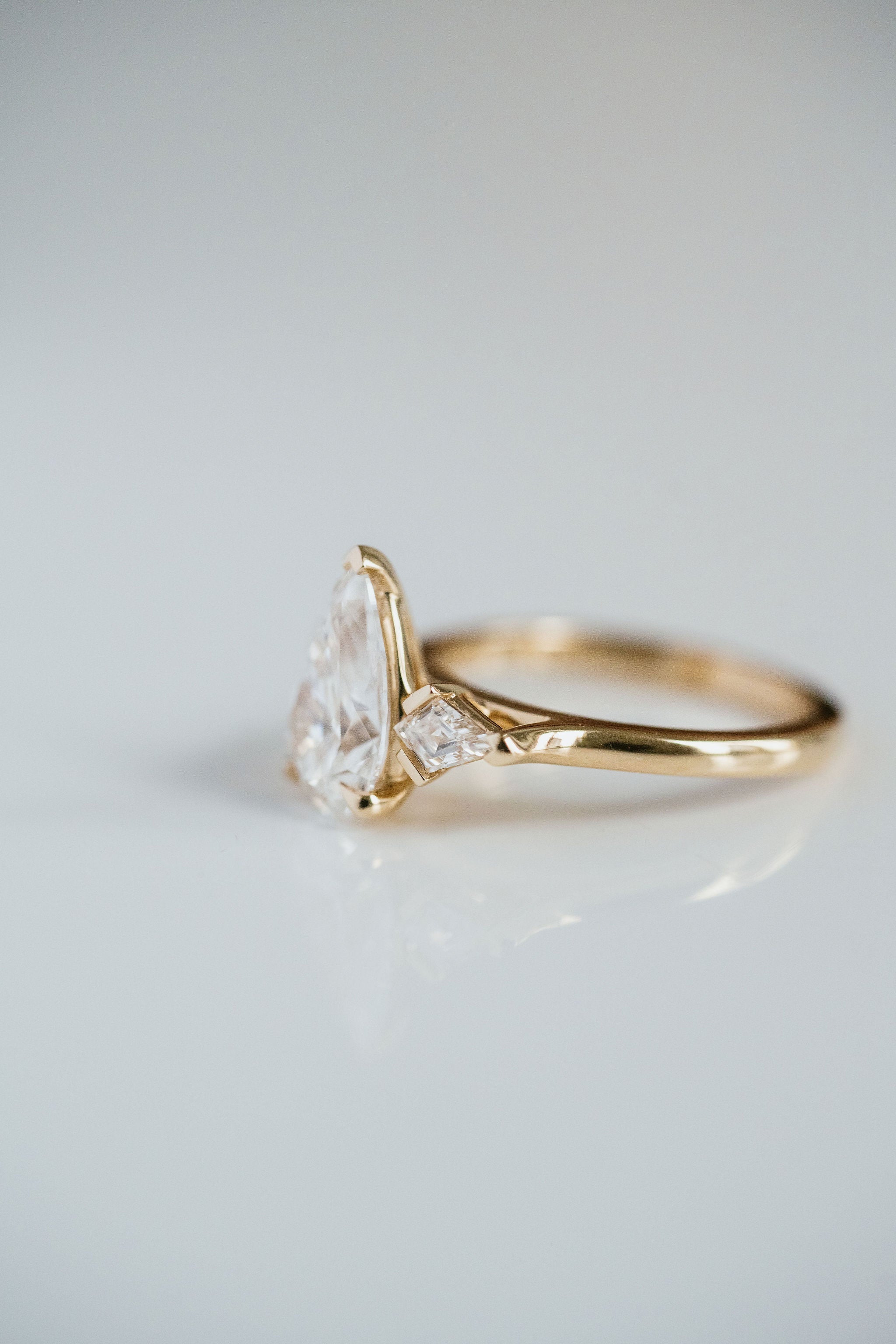 3.0 CT Elongated Cushion Solitaire Lab Grown Diamond Engagement Ringt
