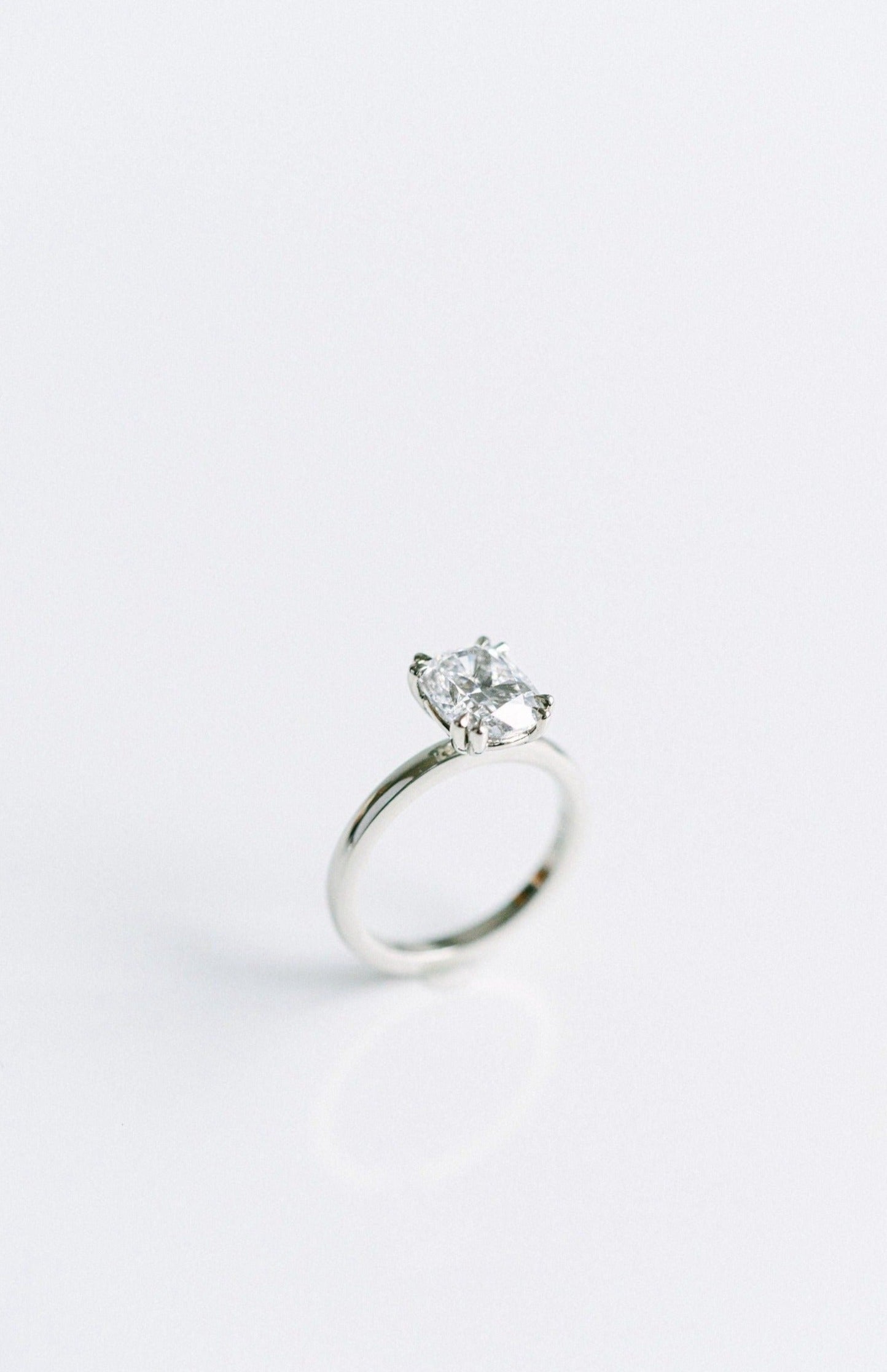 3.0 CT Elongated Cushion Solitaire Lab Grown Diamond Engagement Ringt