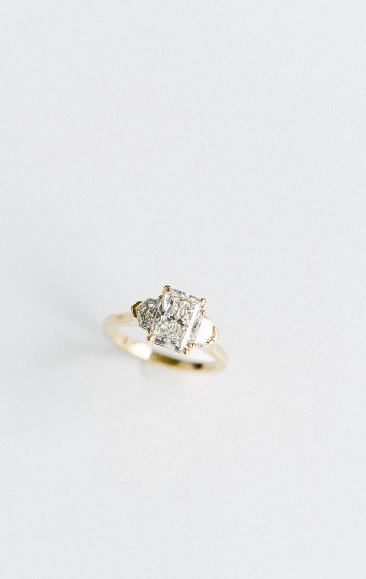 3.0 CT Elongated Cushion Solitaire Lab Grown Diamond Engagement Ringt