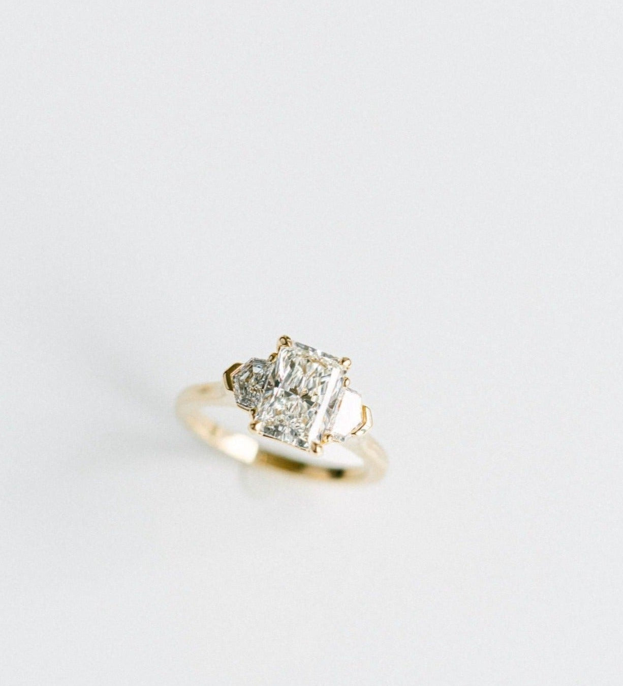 3.0 CT Elongated Cushion Solitaire Lab Grown Diamond Engagement Ringt