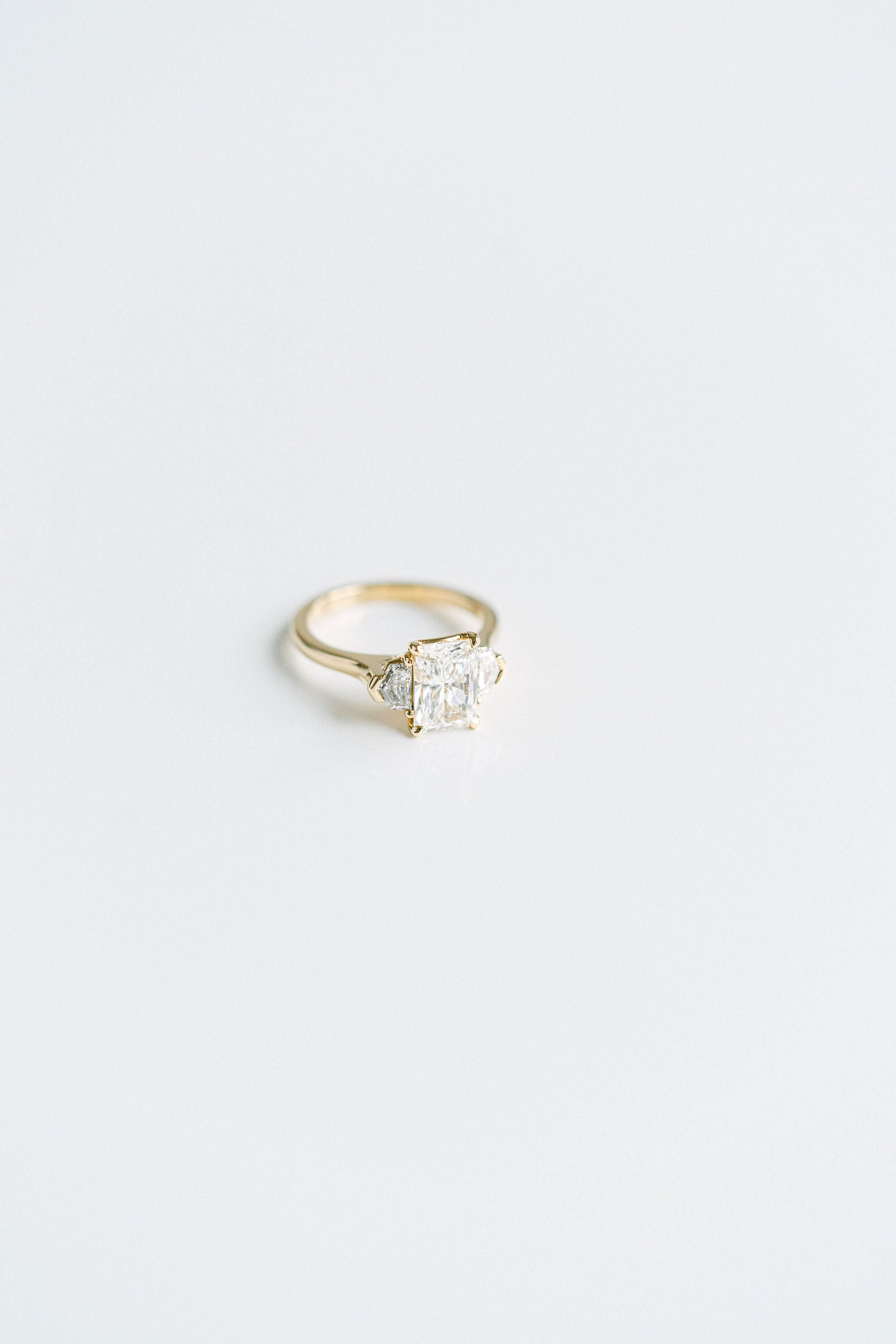 3.0 CT Elongated Cushion Solitaire Lab Grown Diamond Engagement Ringt