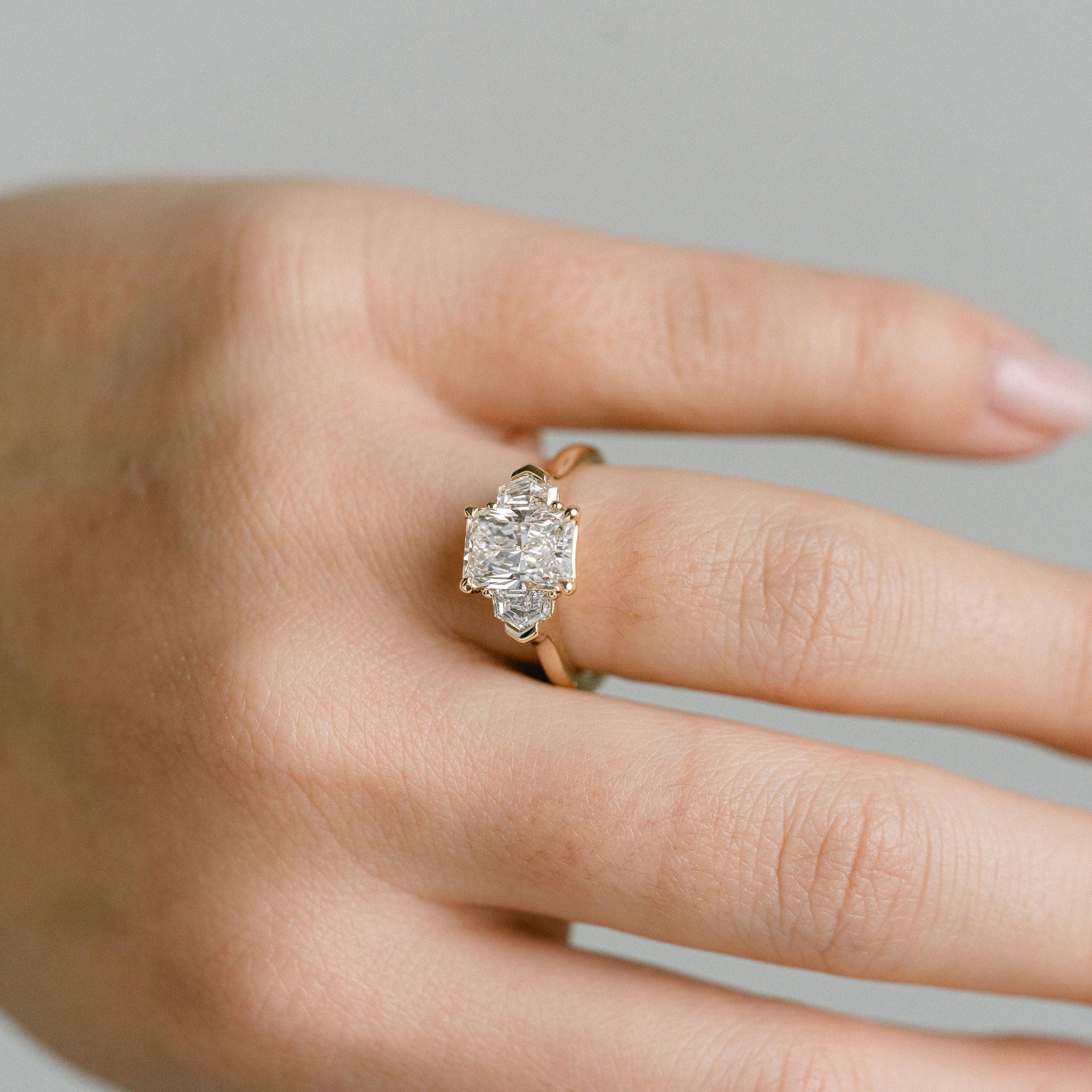 3.0 CT Elongated Cushion Solitaire Lab Grown Diamond Engagement Ringt
