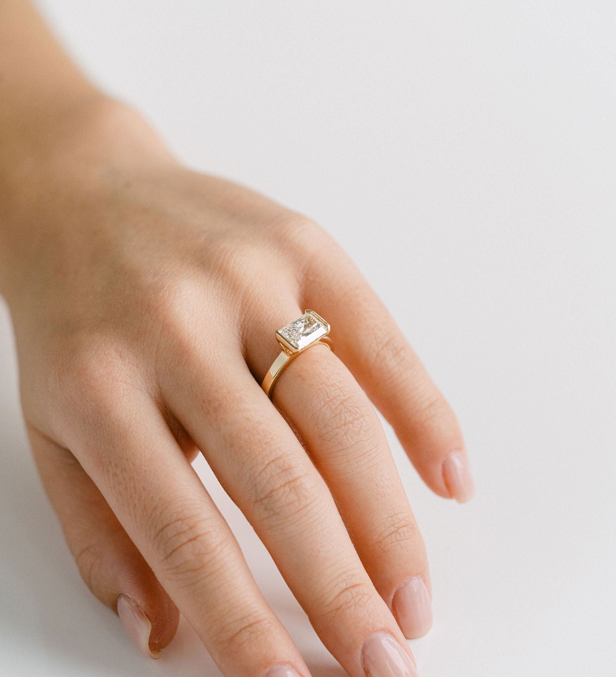 3.0 CT Elongated Cushion Solitaire Lab Grown Diamond Engagement Ringt