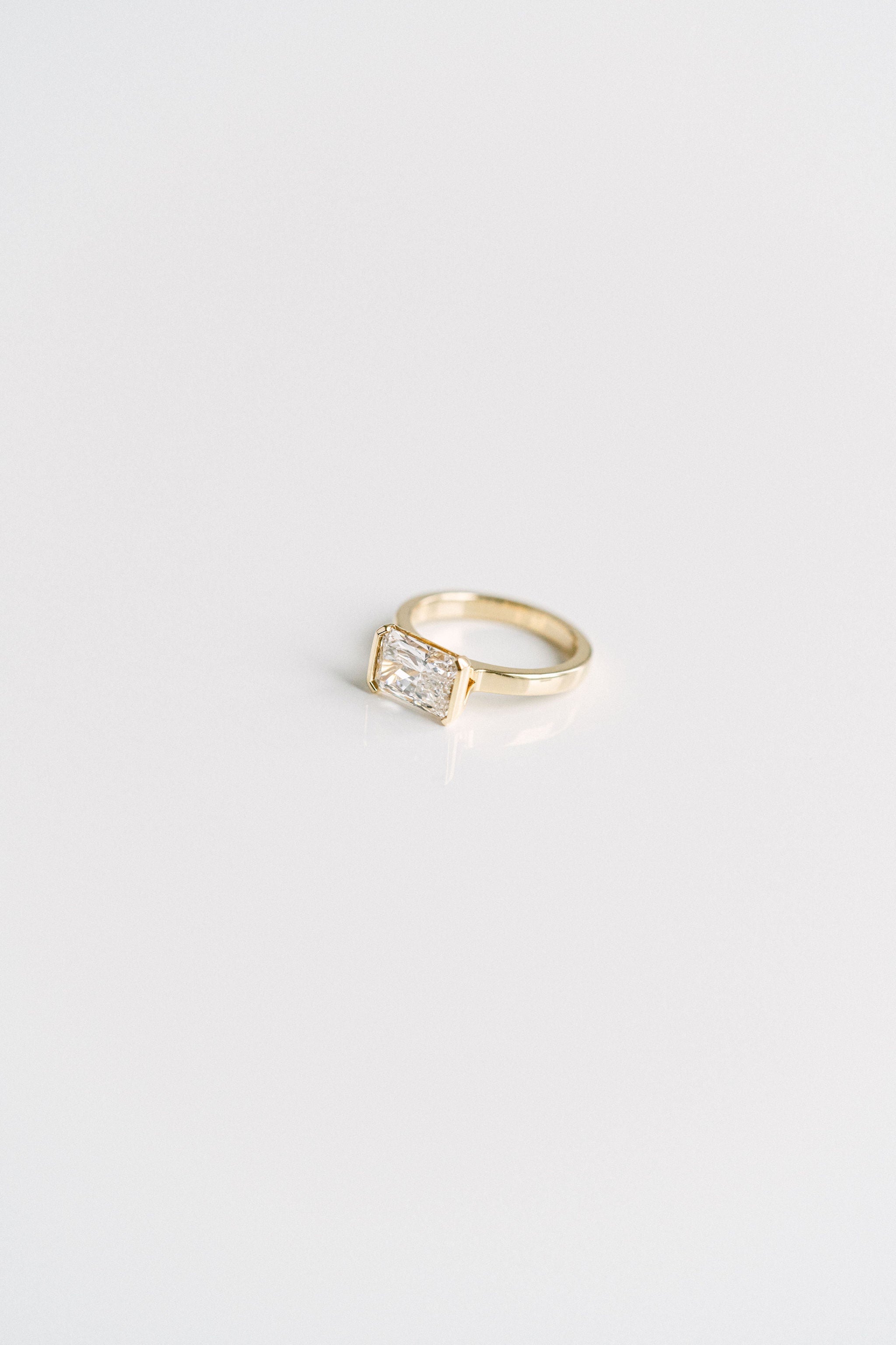 3.0 CT Elongated Cushion Solitaire Lab Grown Diamond Engagement Ringt