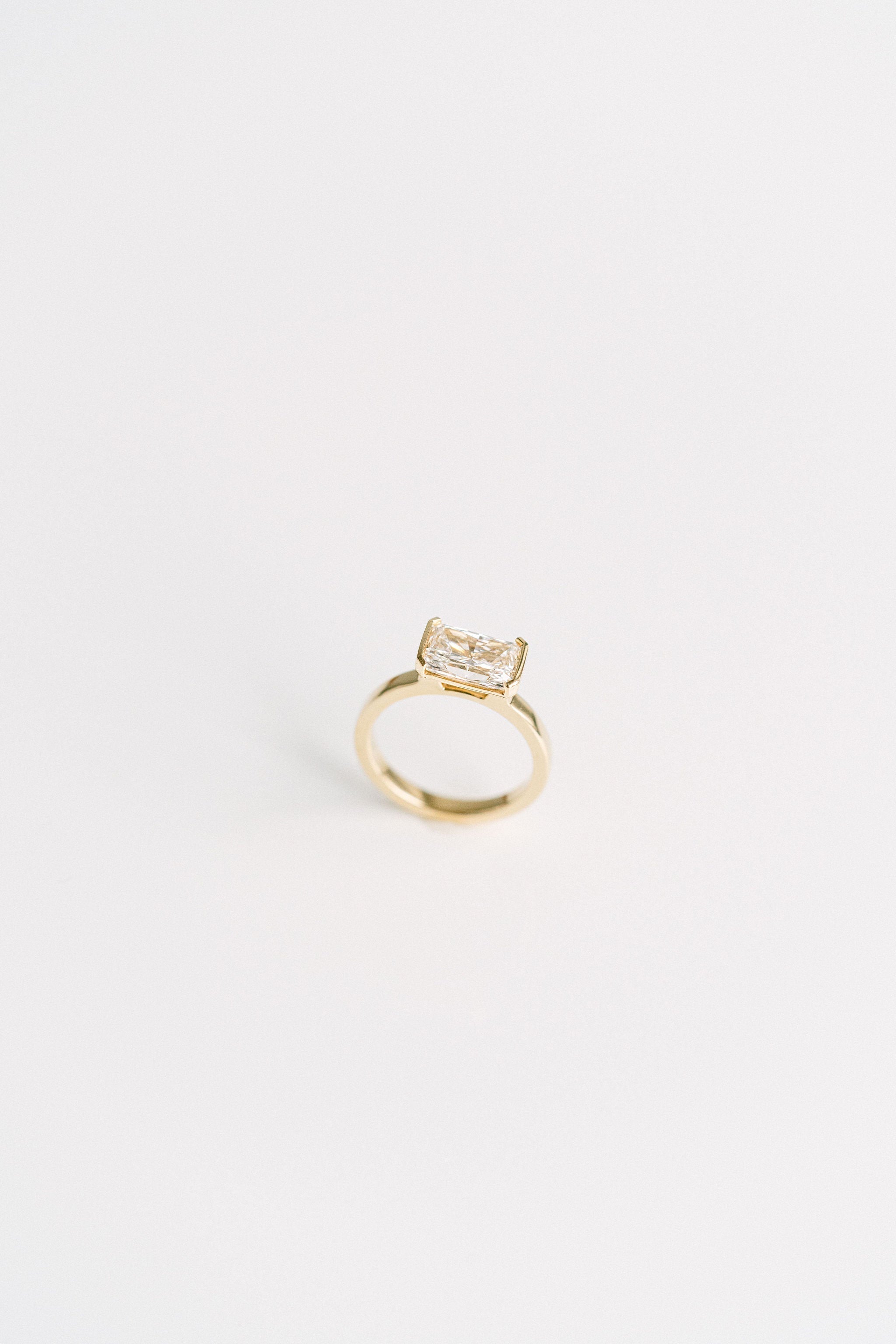 3.0 CT Elongated Cushion Solitaire Lab Grown Diamond Engagement Ringt