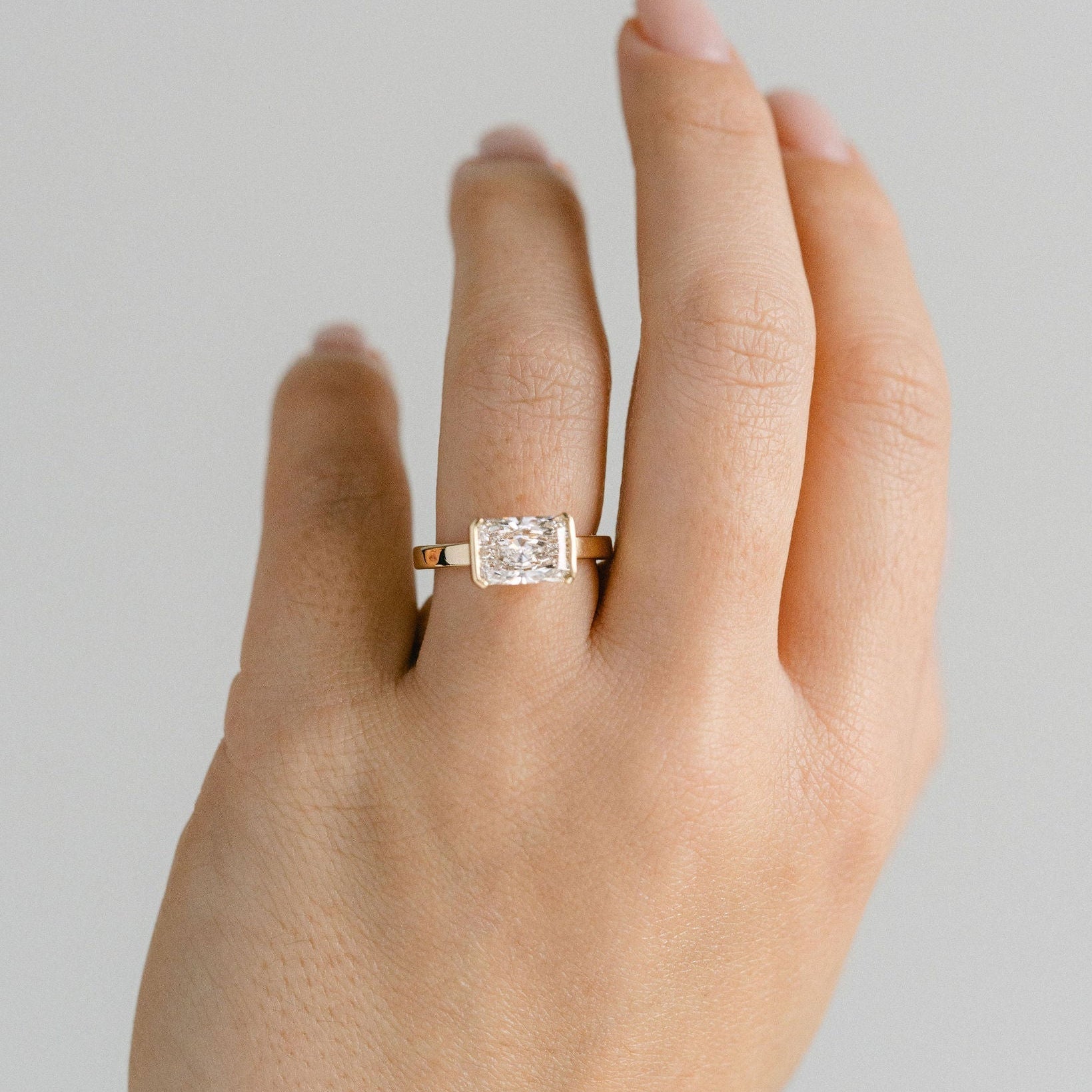 3.0 CT Elongated Cushion Solitaire Lab Grown Diamond Engagement Ringt