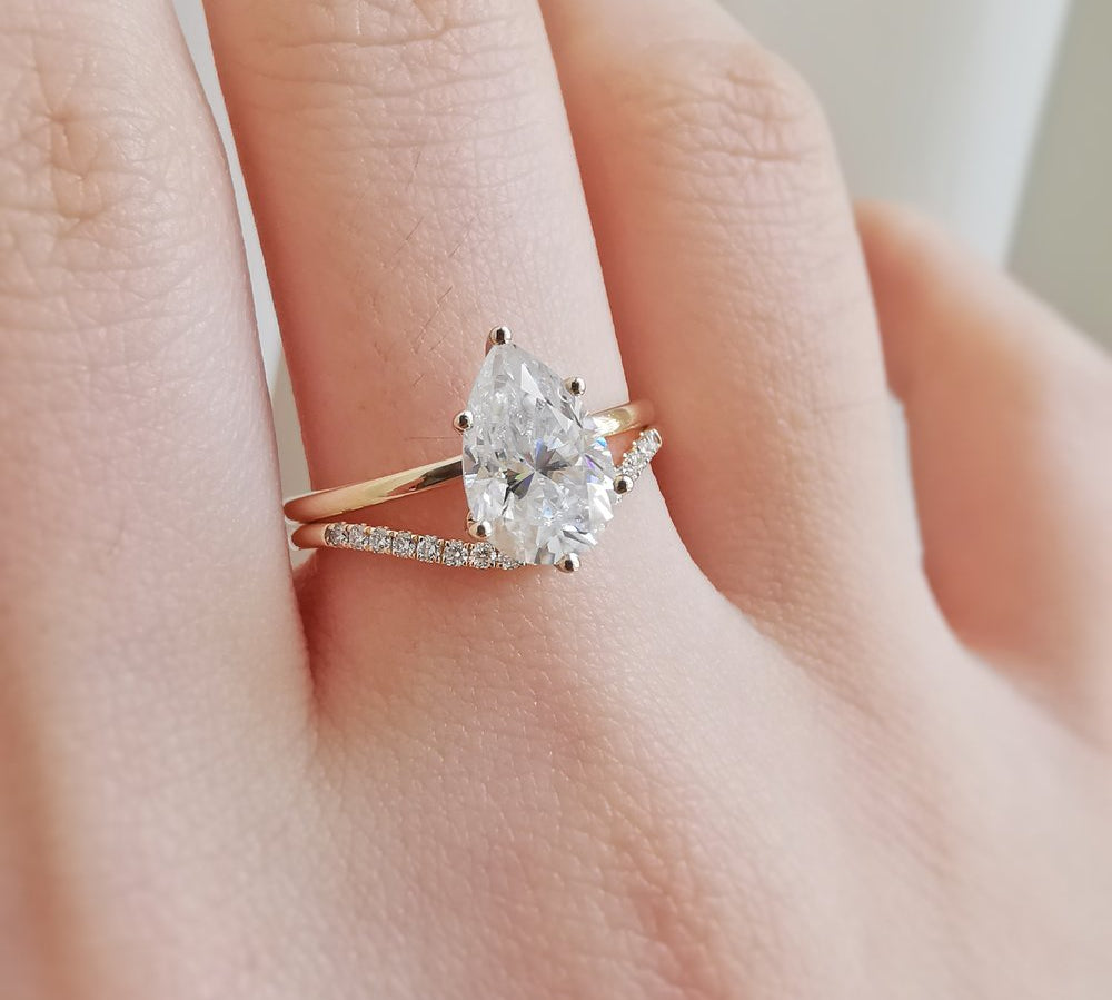 0.09 CT Round Curved Lab Grown Diamond Wedding Band