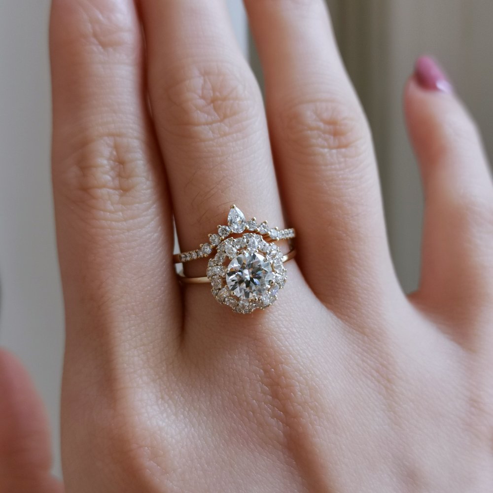 0.16 CT Round Curved Lab Grown Diamond Wedding Band