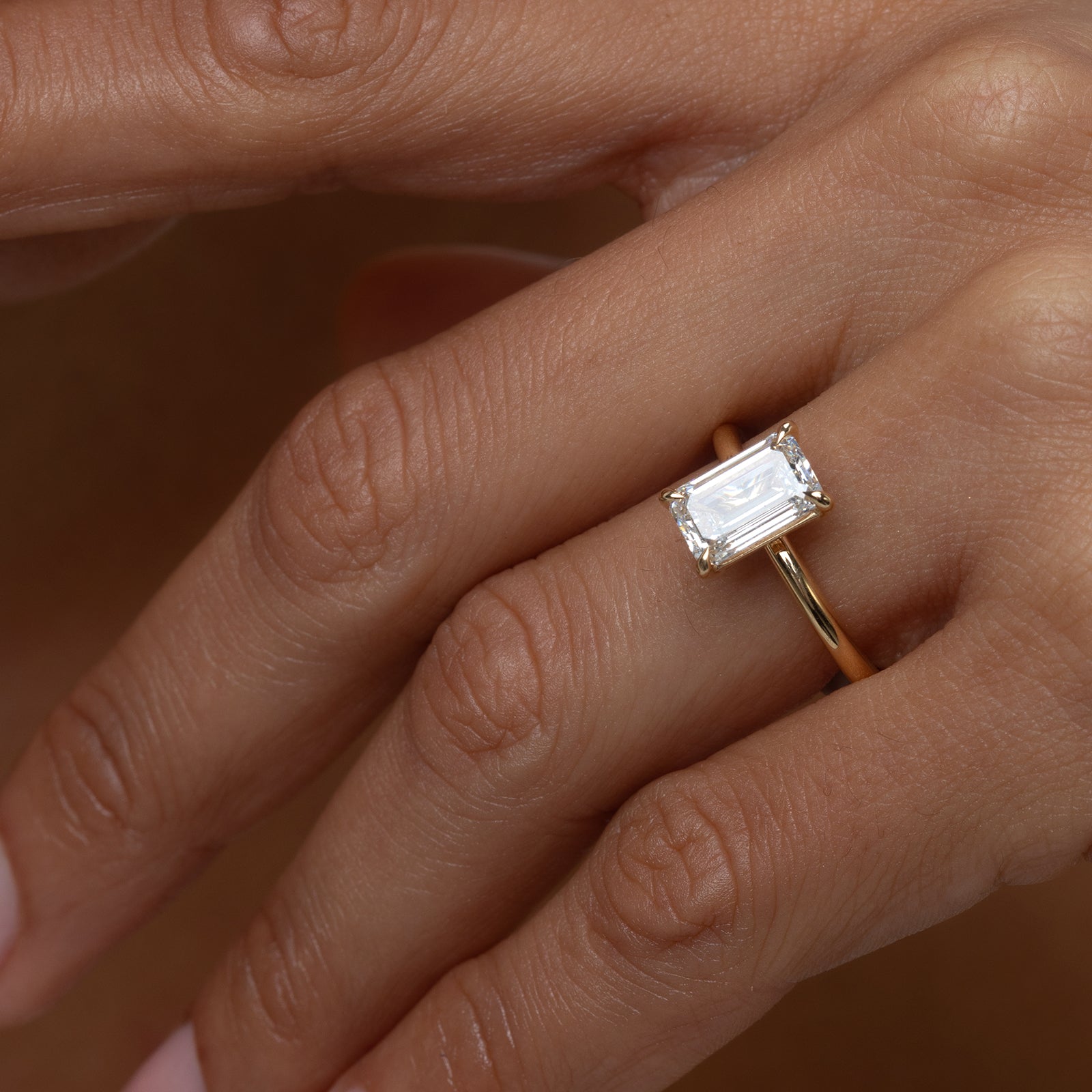 1.5 CT Emerald Solitaire Moissanite Engagement Ring