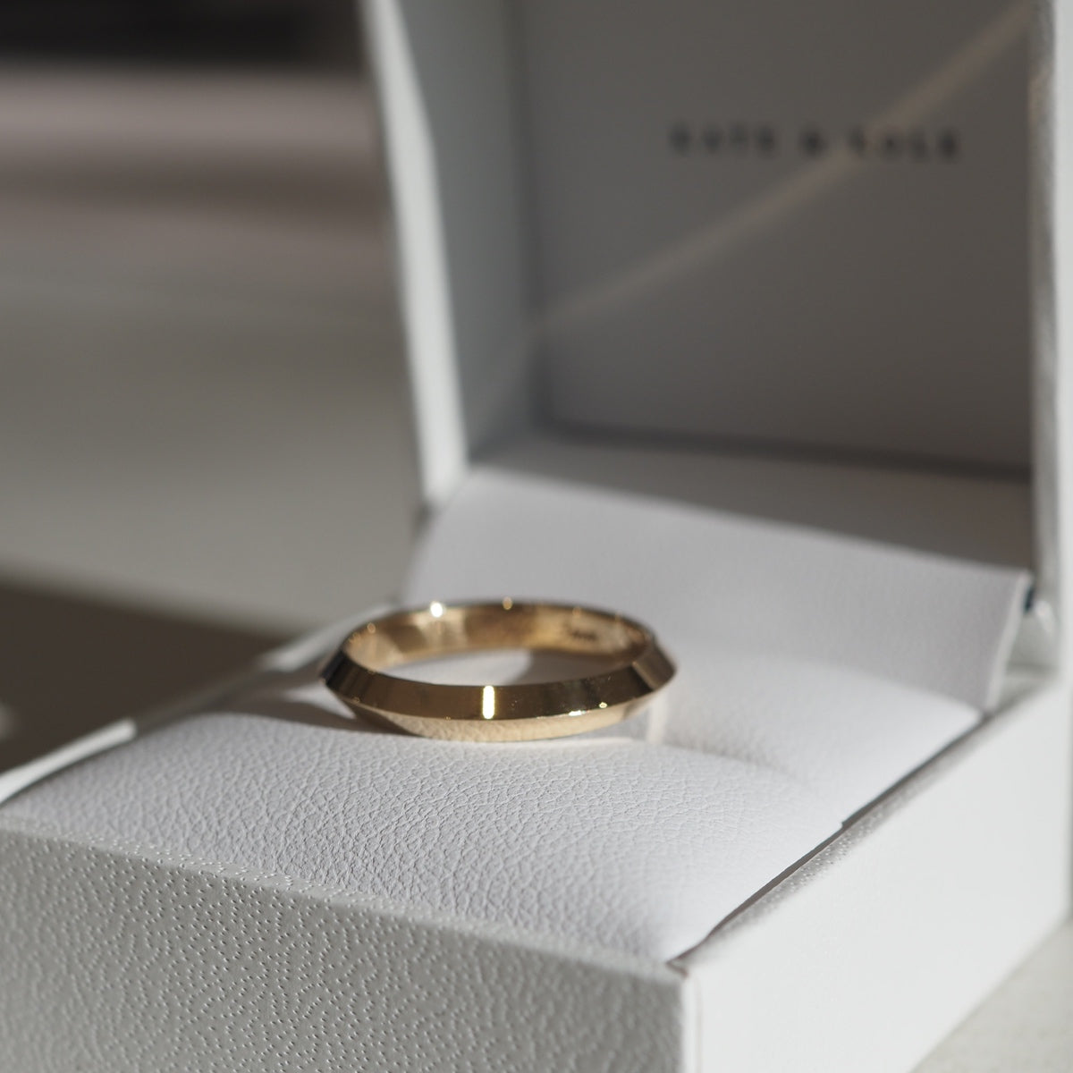 Knife Edge Wedding Band