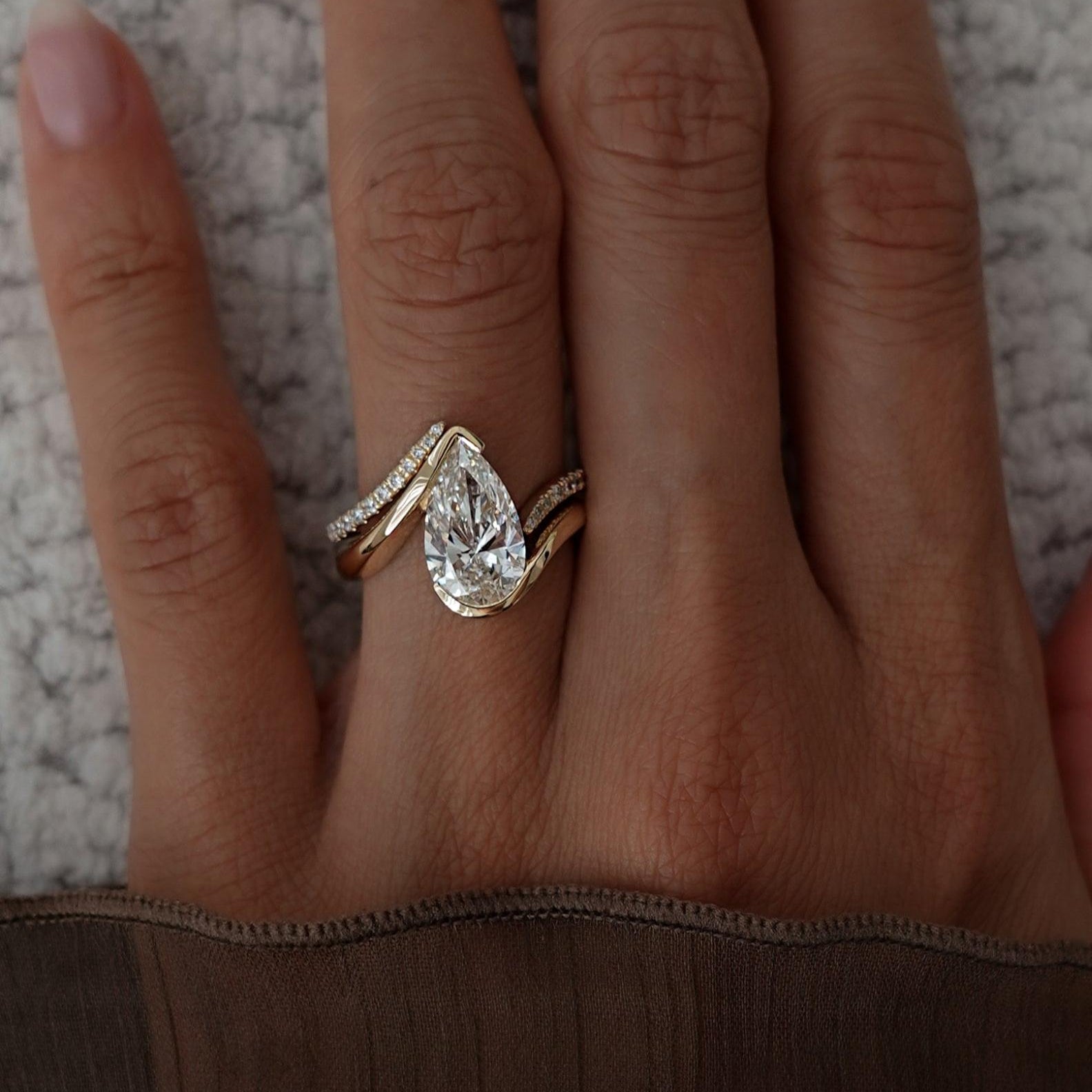 2.5 CT Pear Lab Grown Diamond Bridal Set