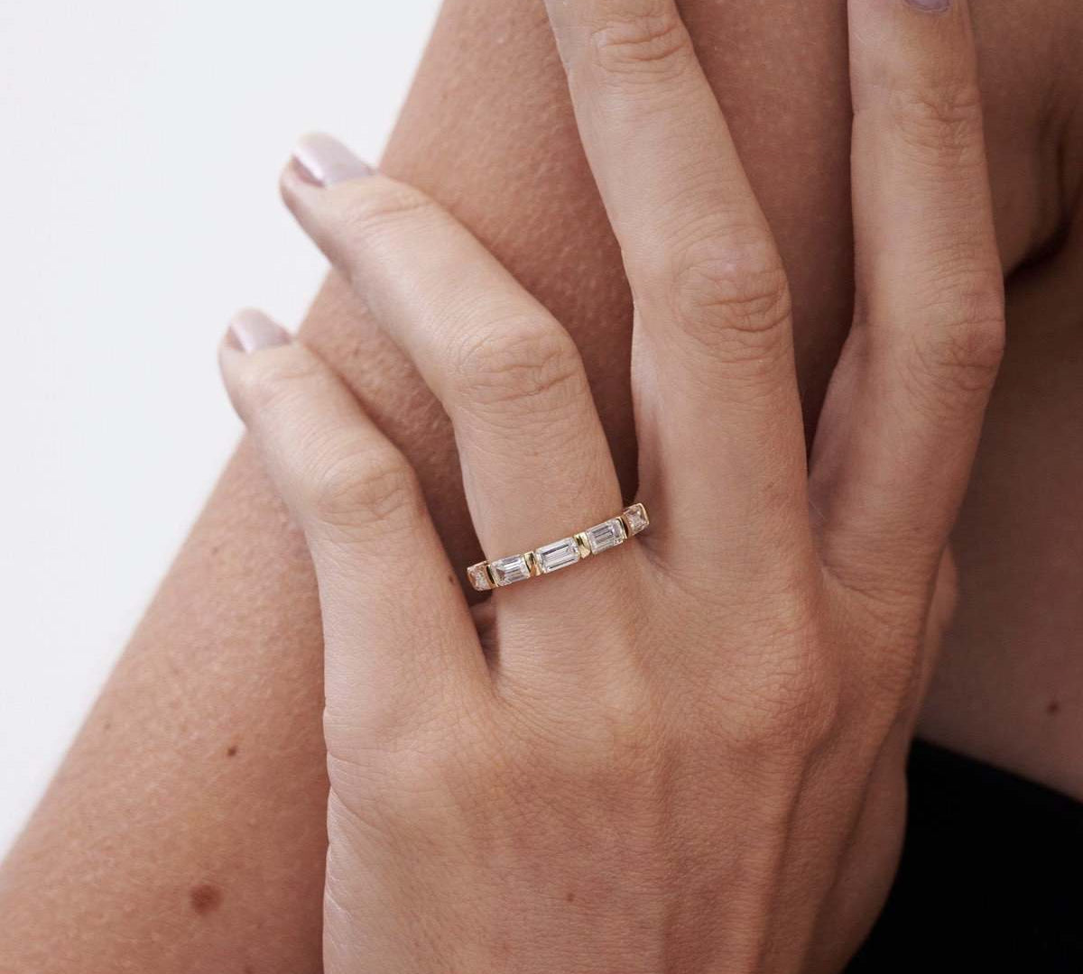 Stunning 1.75 TCW Emerald Moissanite Stones Bar Wedding Bands