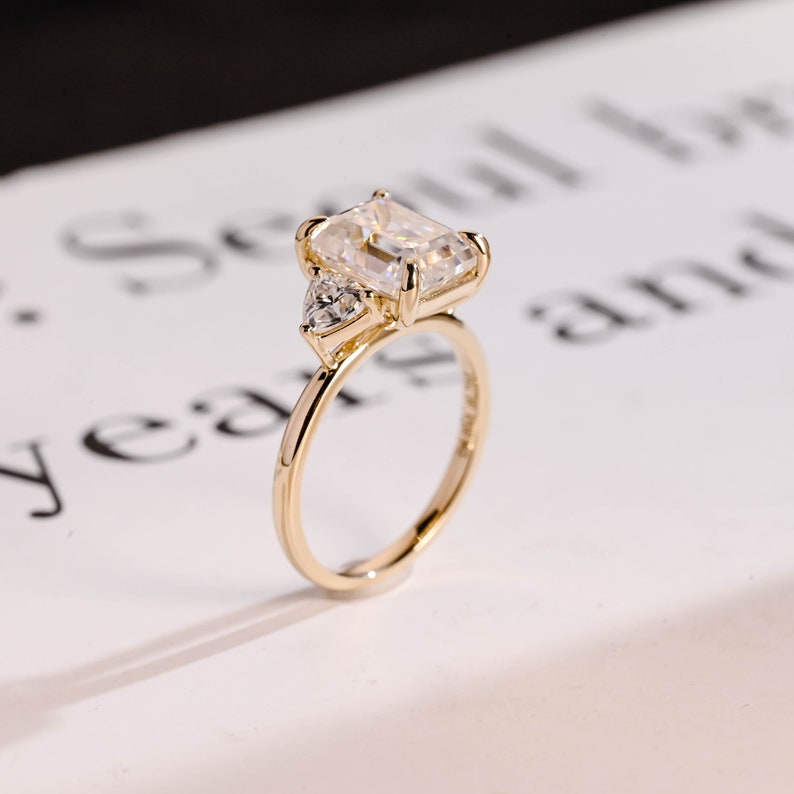 Stunning 1.0 - 2.0 CT Emerald Moissanite Engagement Ring with Three Stone Design 6