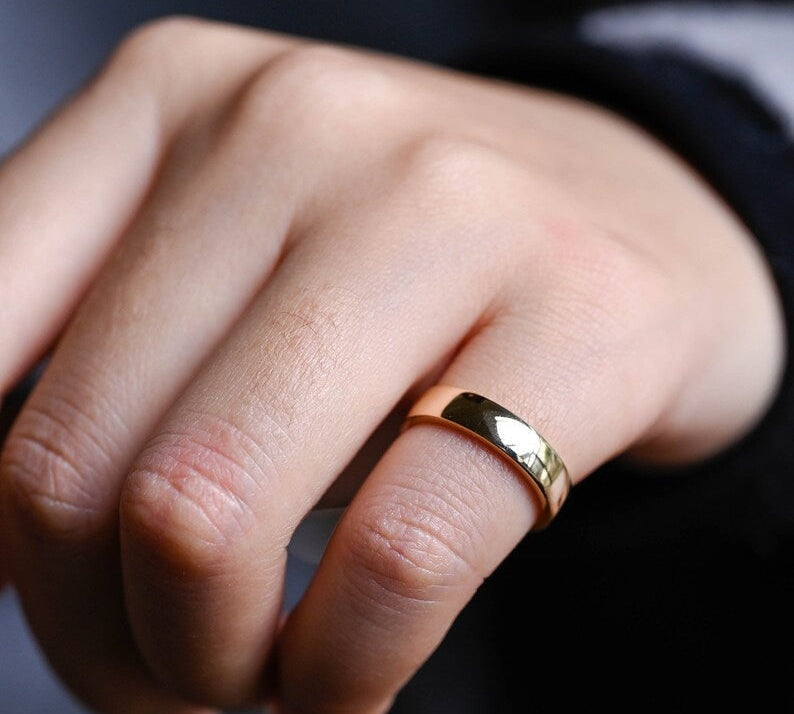 Delicate Men's Wedding Minimalistic Band in Solid Gold 1