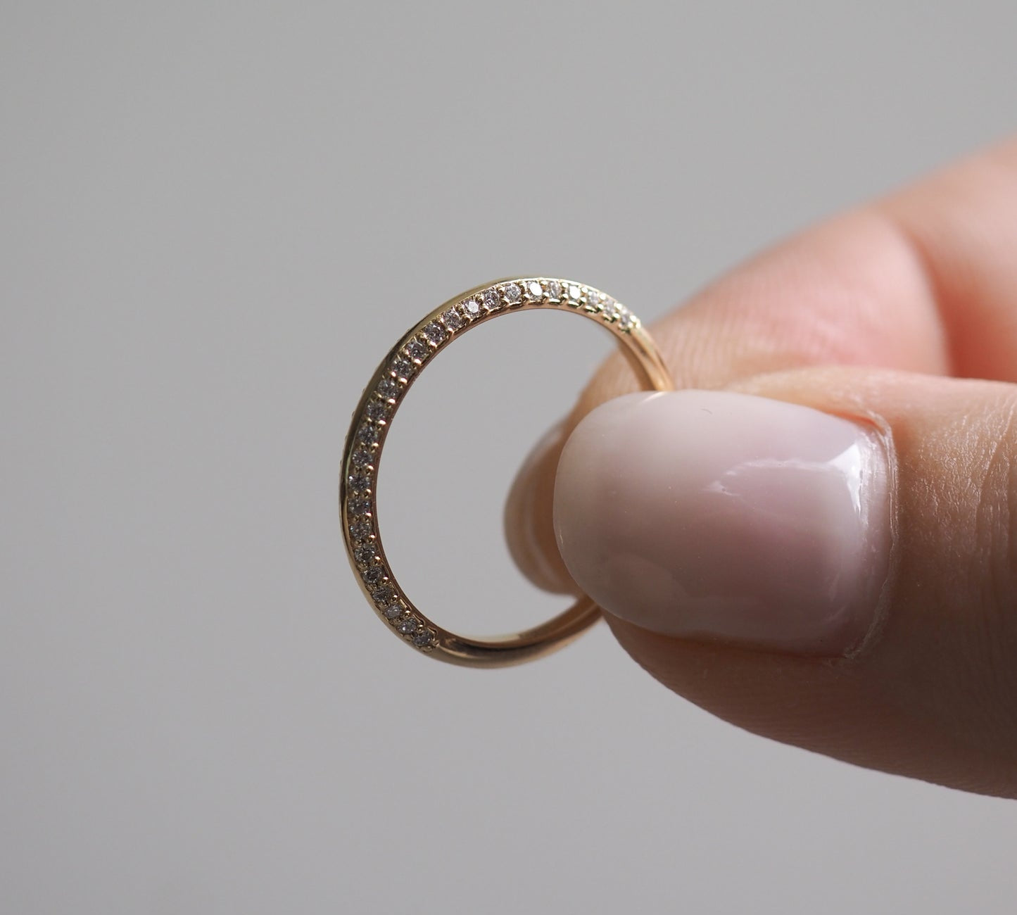 Stunning 0.2 TCW Round Moissanite Stones Knife Edge Wedding Bands