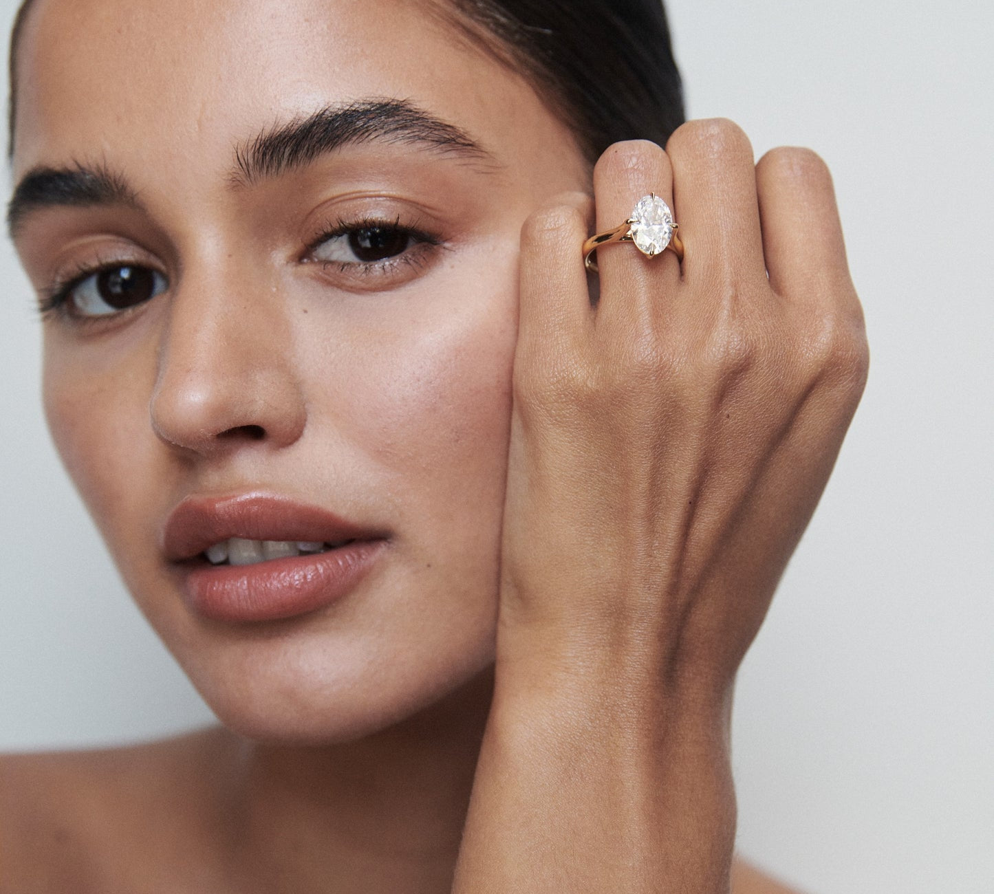 Stunning 2.0 CT Oval Moissanite Engagement Ring with Solitaire Design