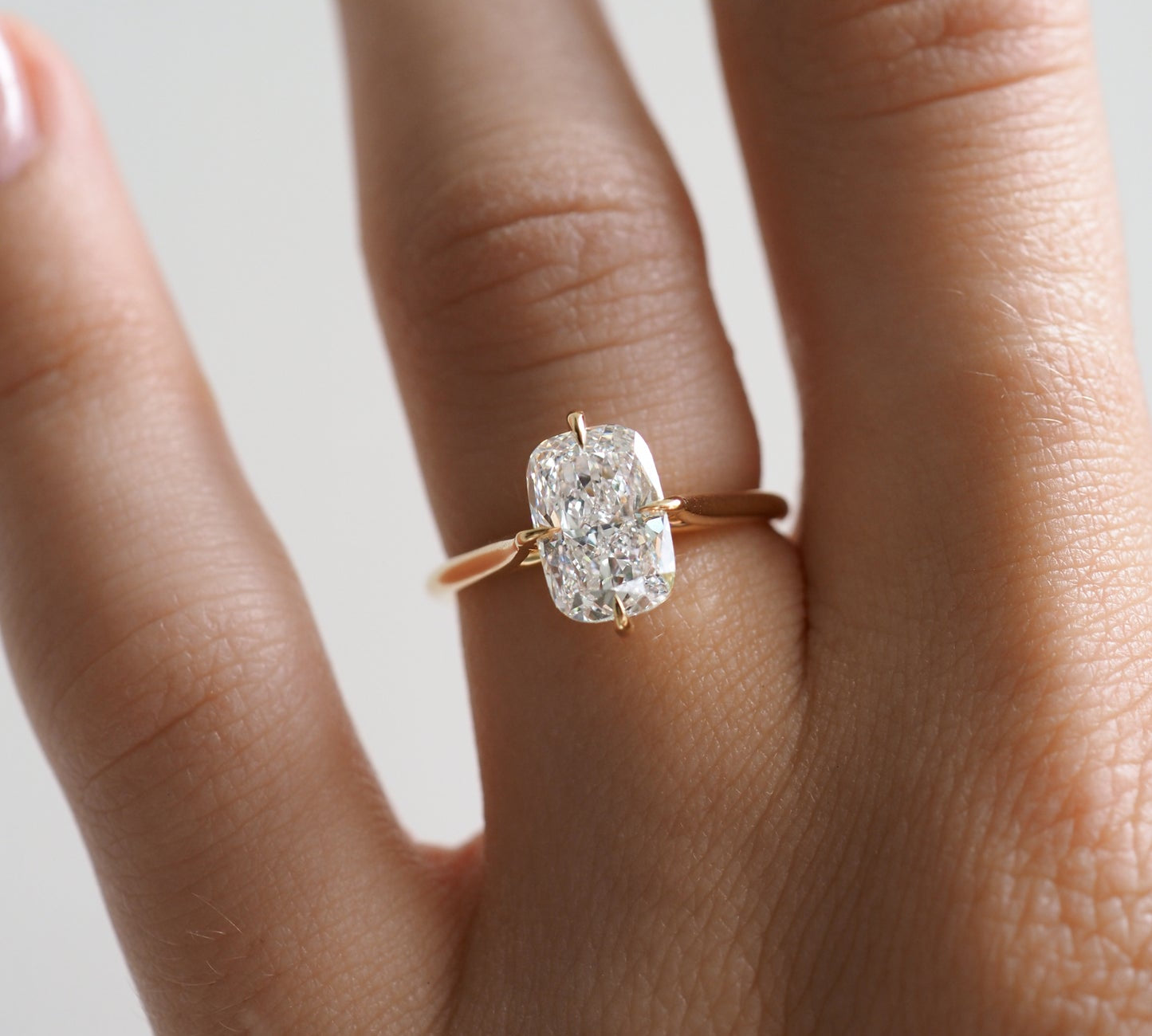 Stunning 1 CT Cushion Moissanite Engagement Ring with Solitaire Design