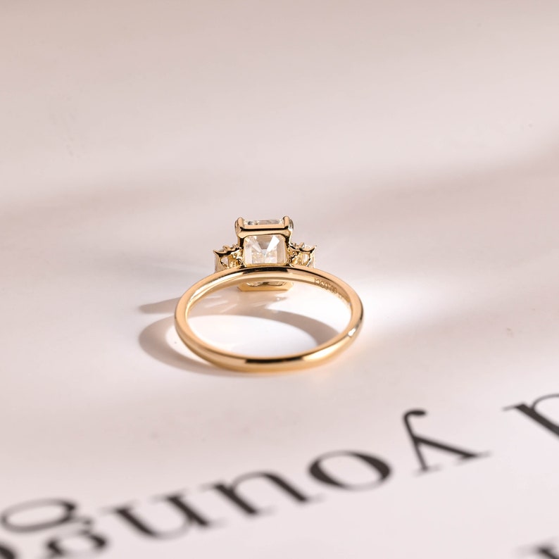 Stunning 1.0 - 2.0 CT Emerald Moissanite Engagement Ring With Cluster Design 3