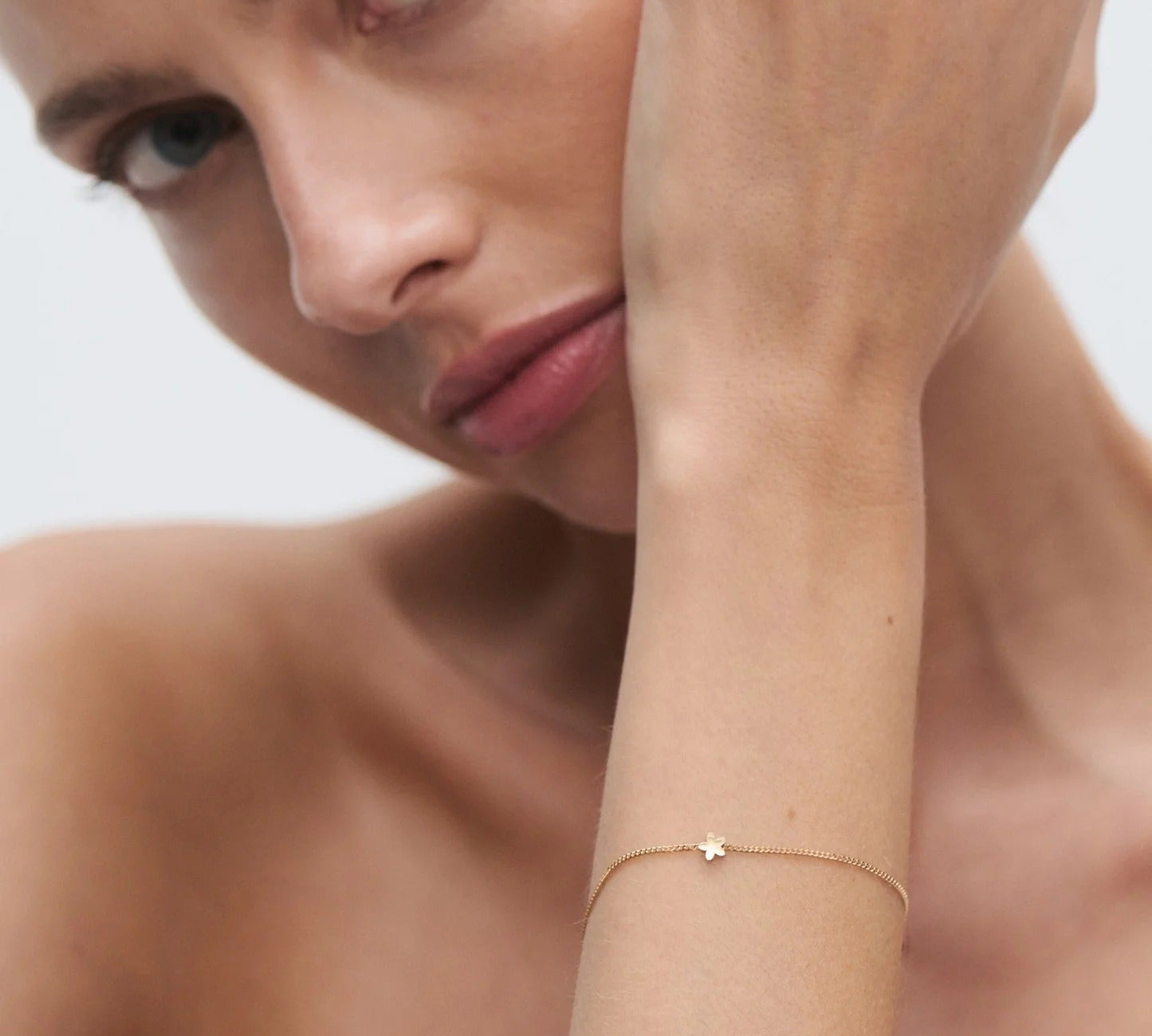 Tiny Flower Chained Bracelet