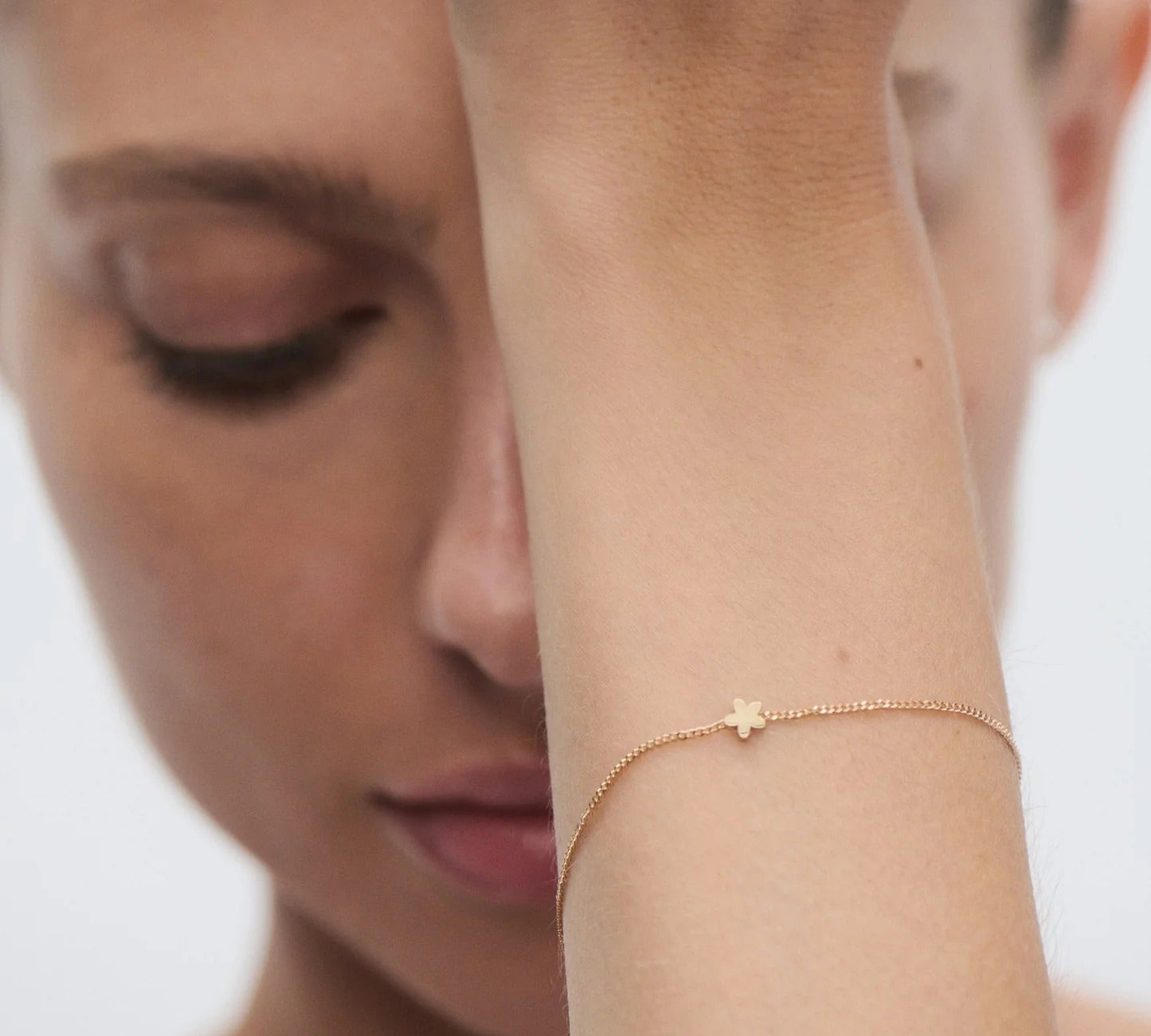 Tiny Flower Chained Bracelet