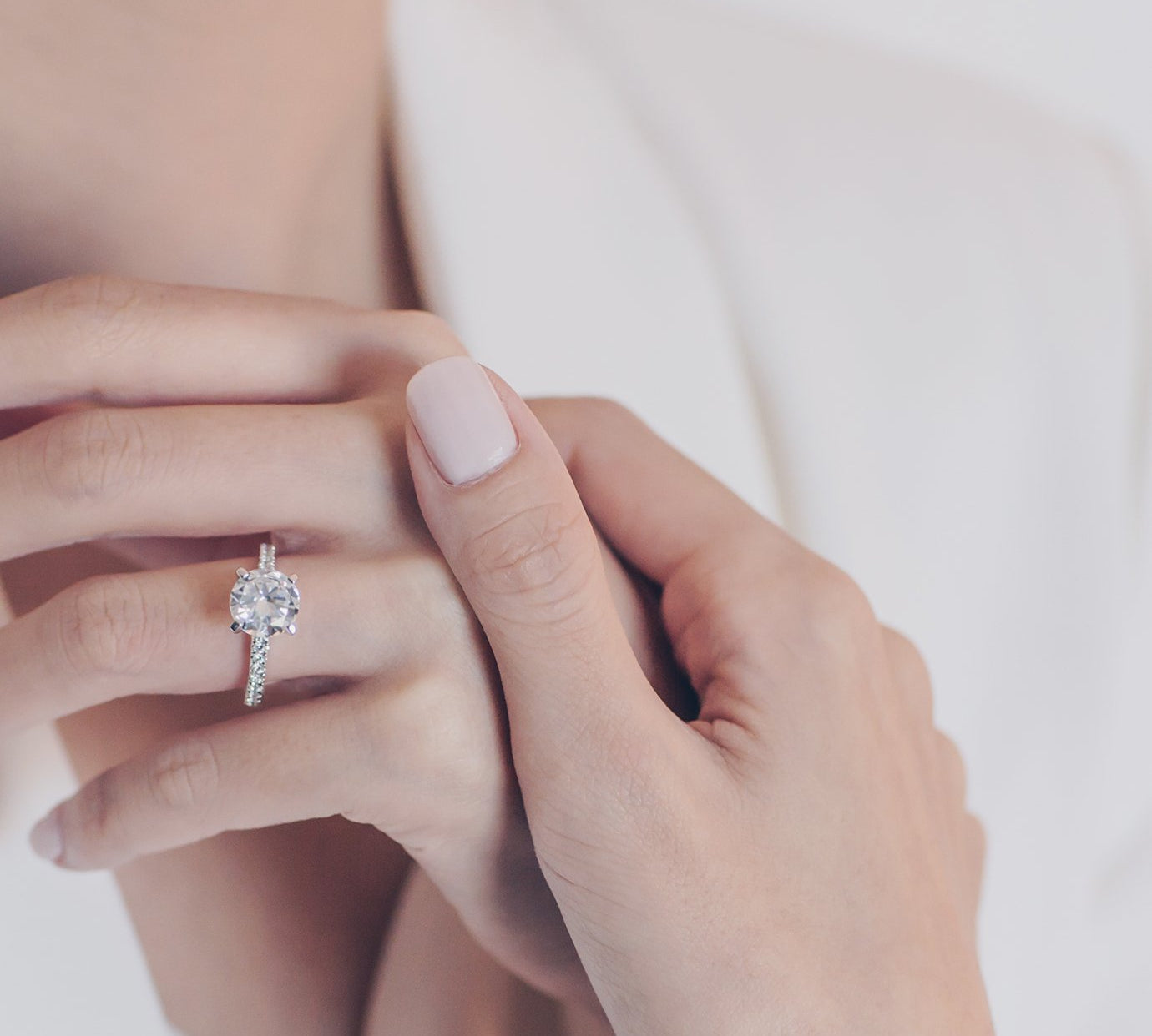 2.0 CT Round Shaped Moissanite Solitaire Engagement Ring 2